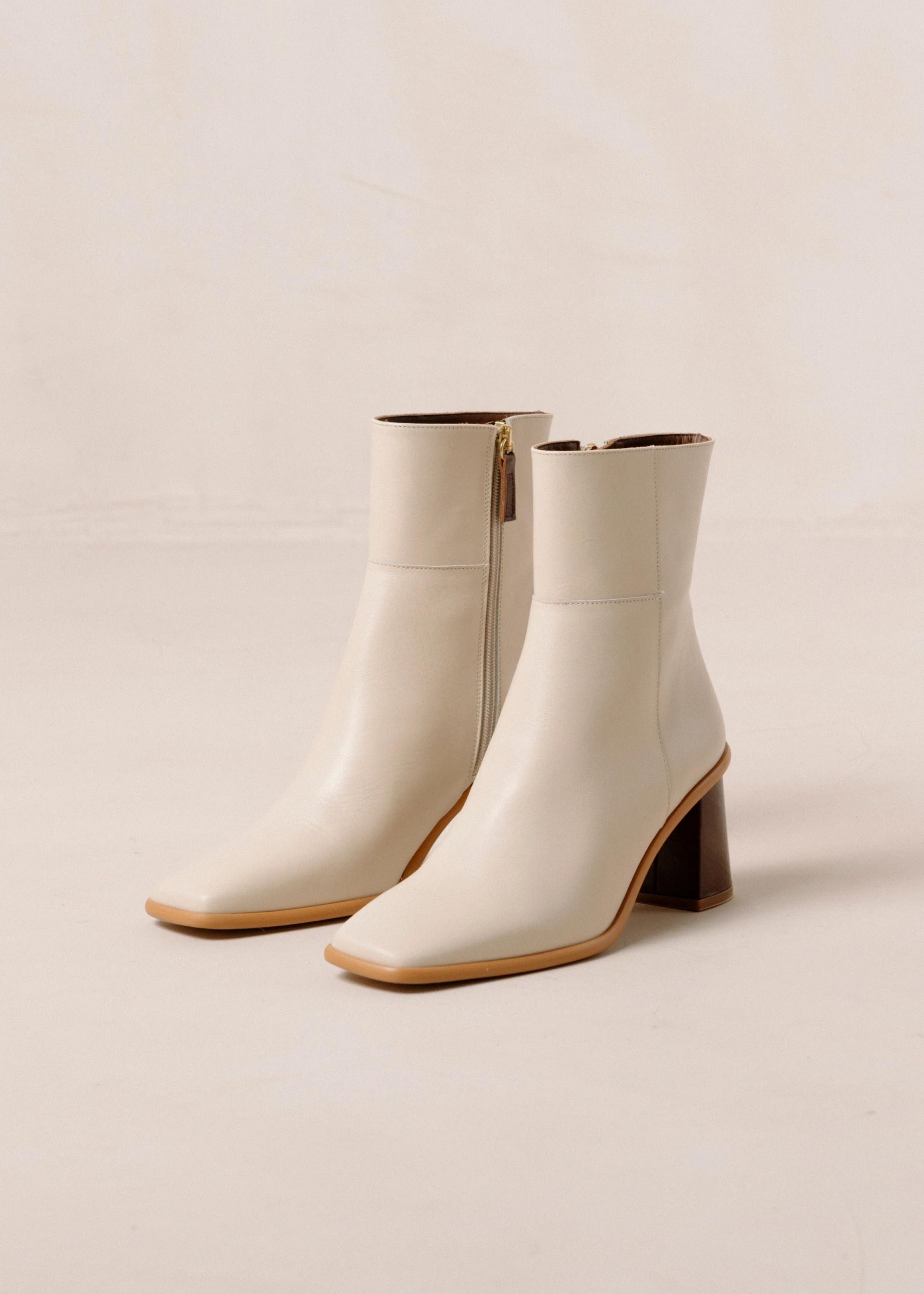West boots, cream