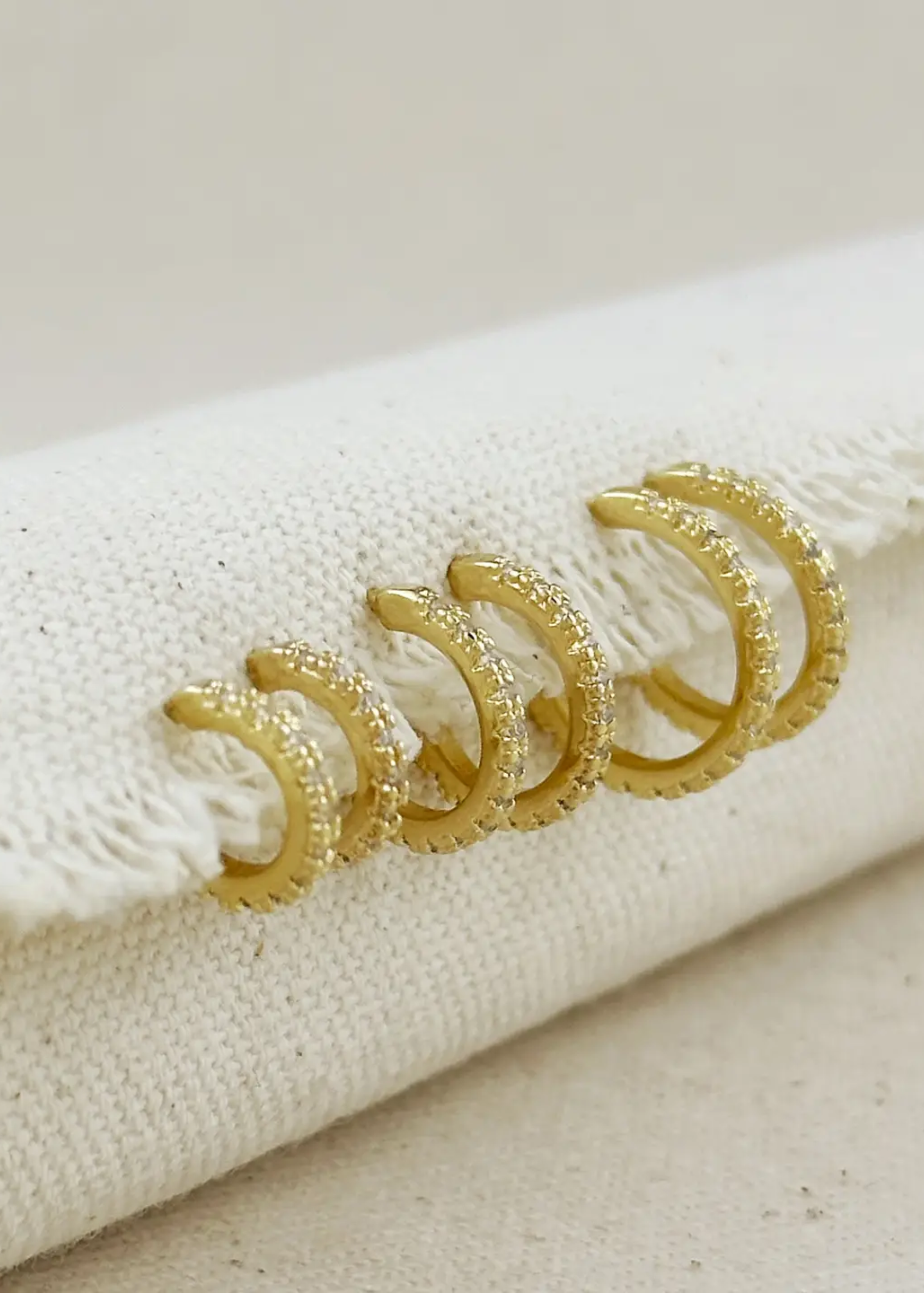 Thin line C hoop earrings
