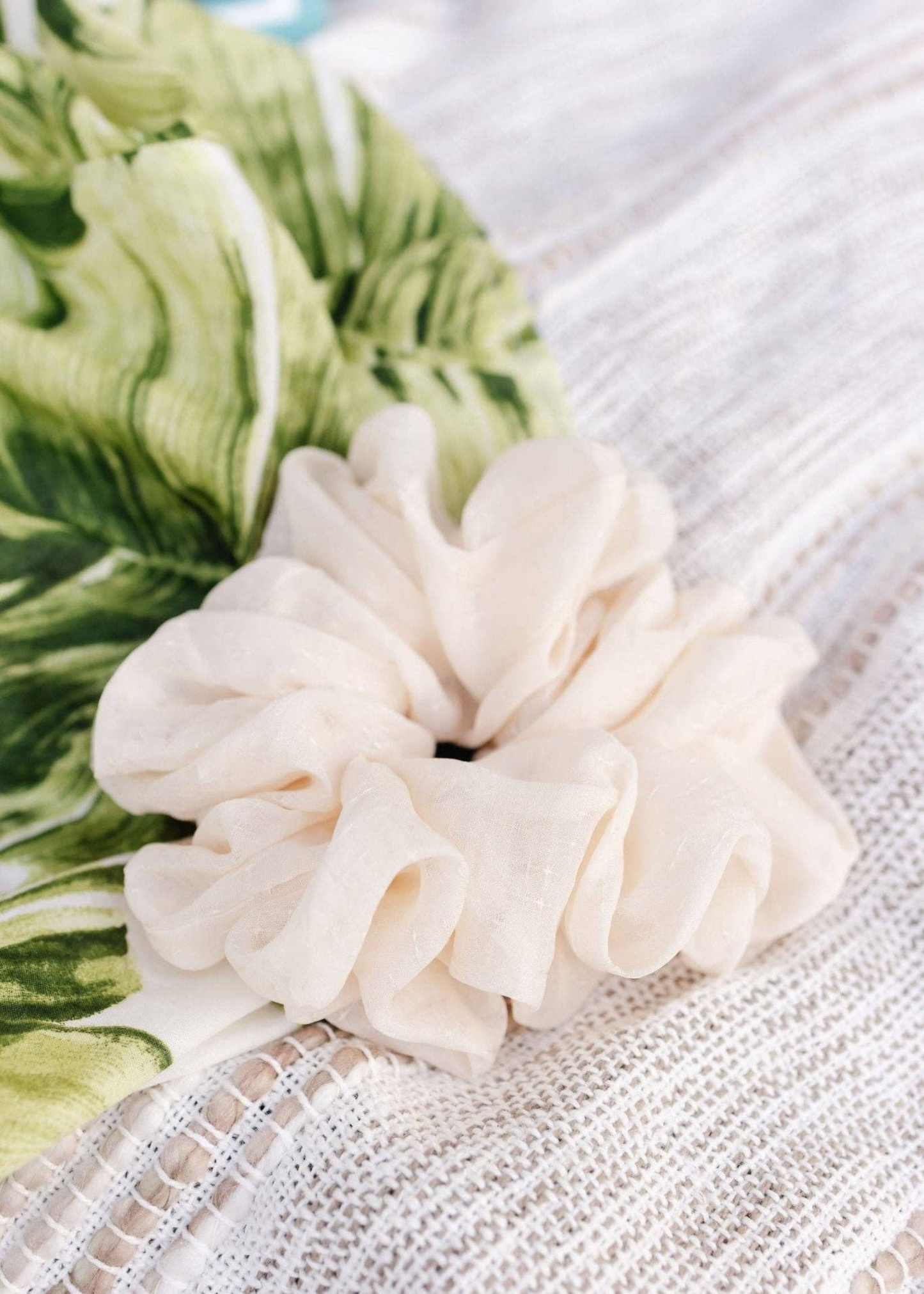 Pearl jumbo scrunchie