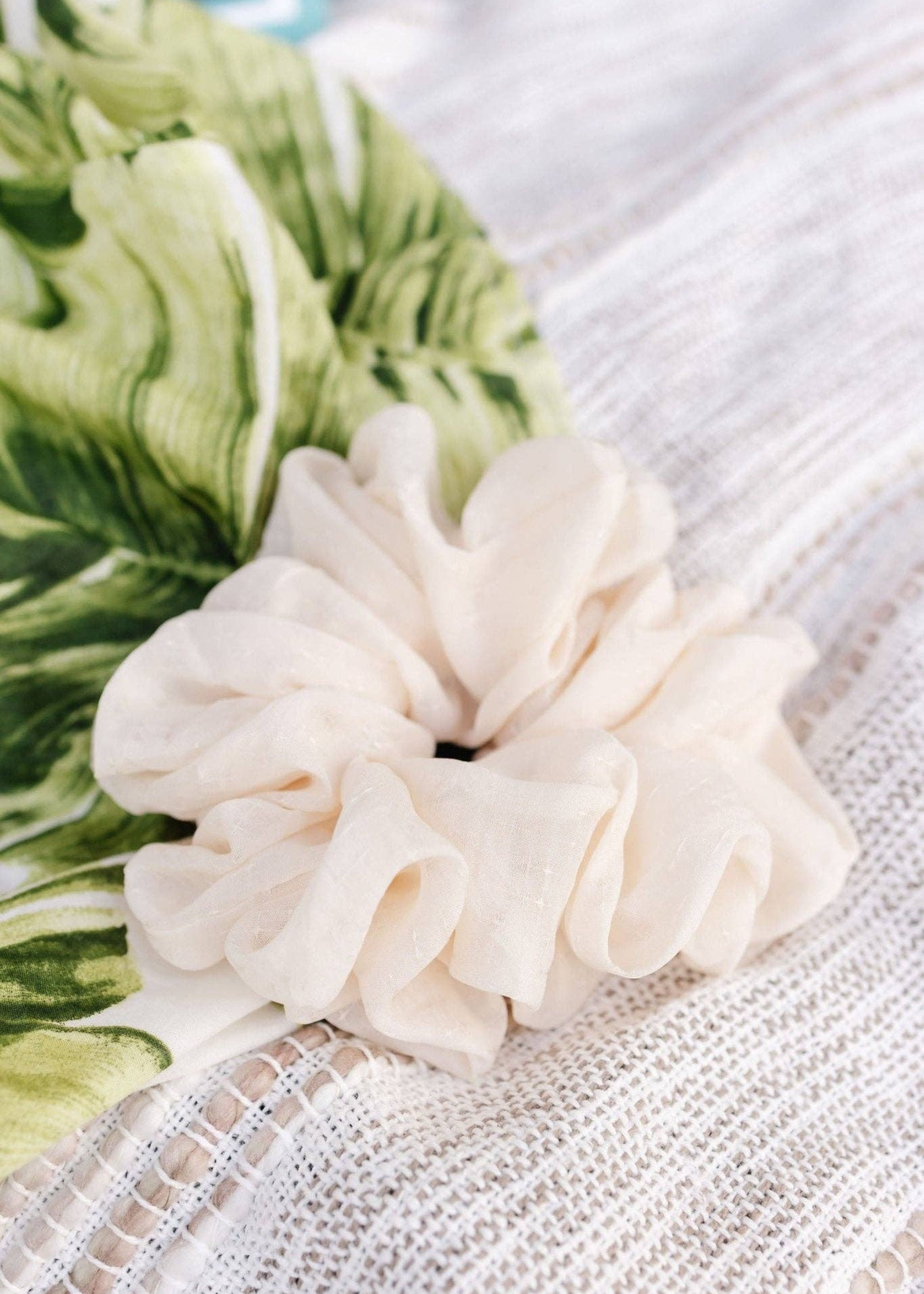Pearl jumbo scrunchie