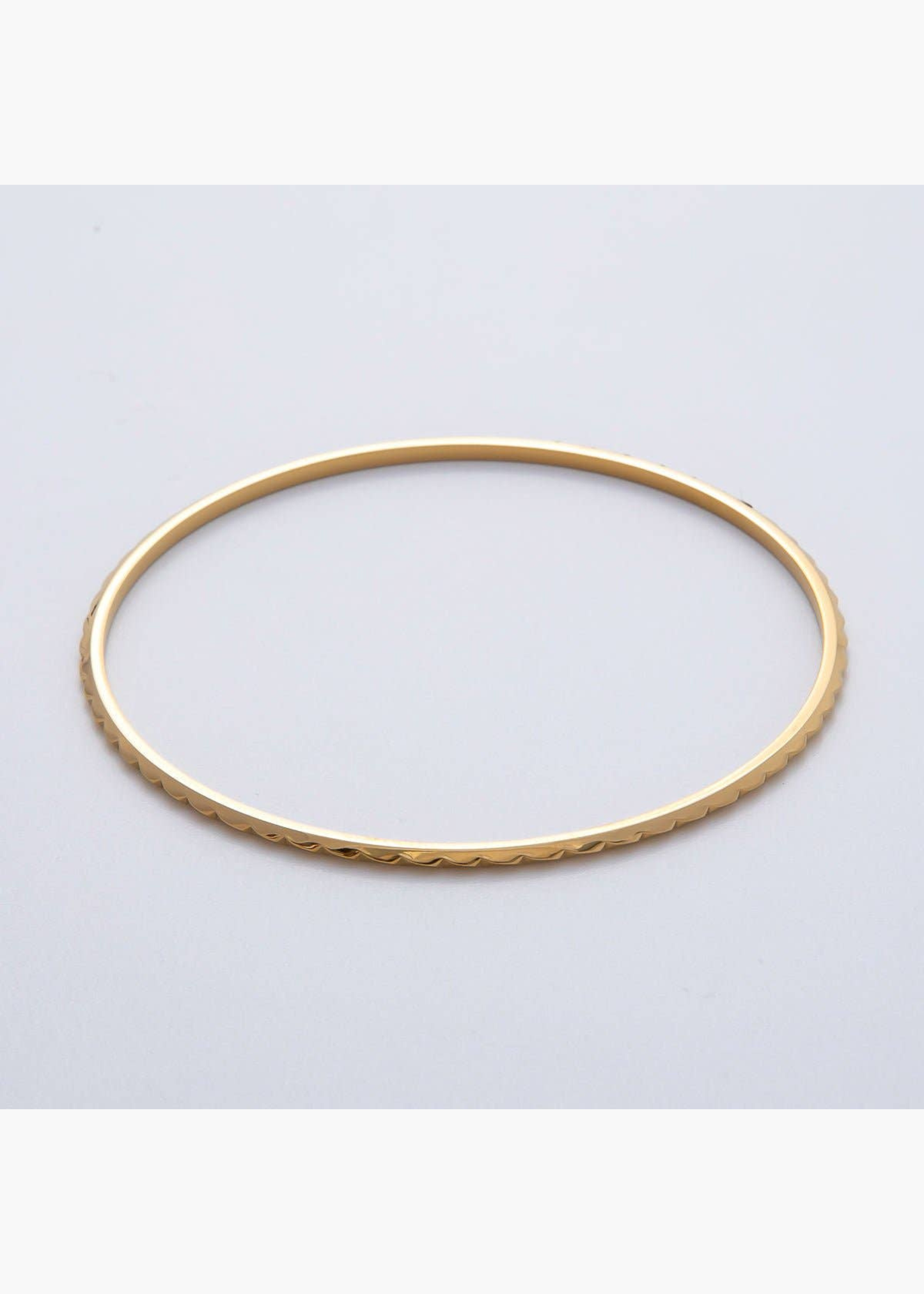 Thin edged geometric bangle