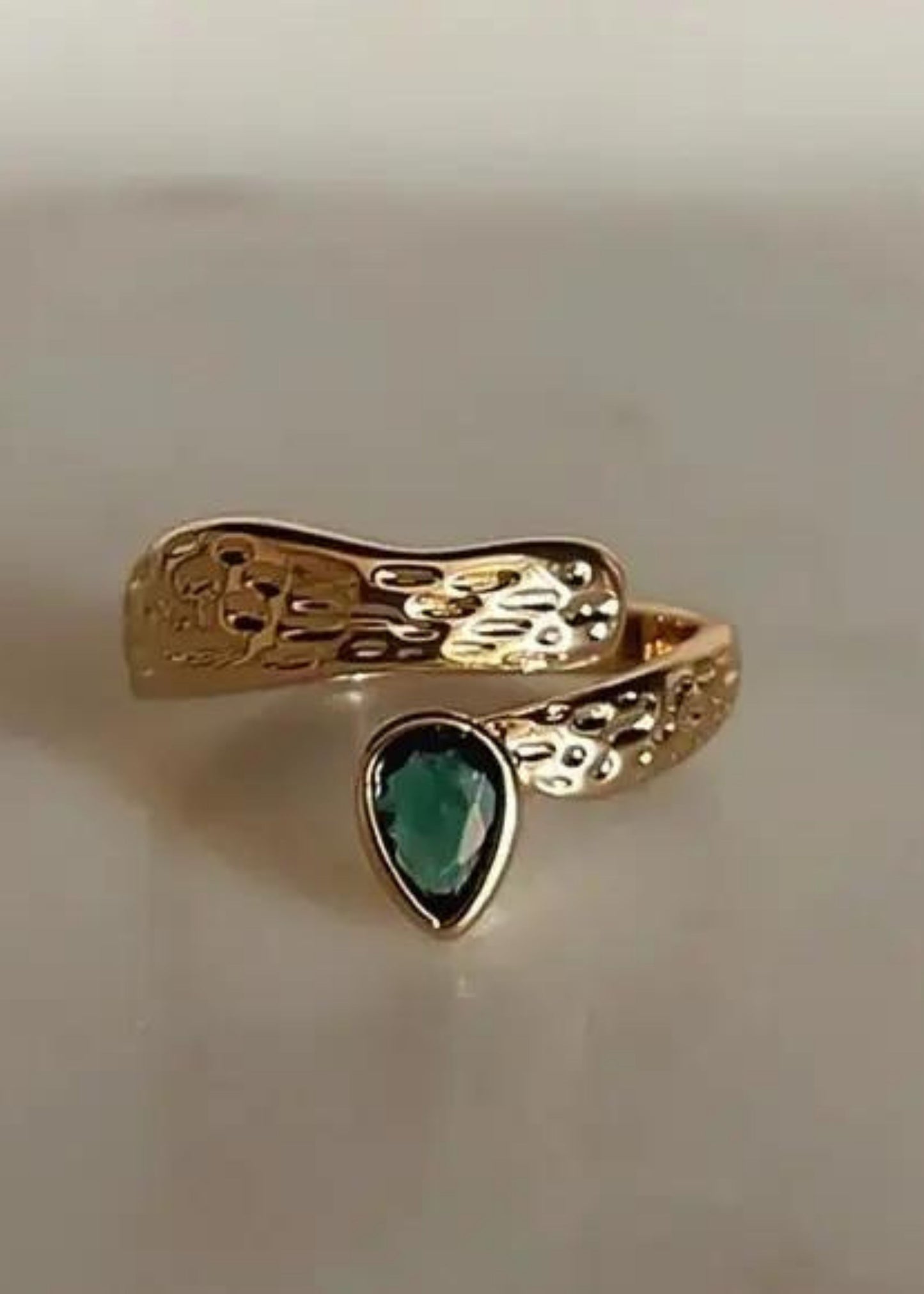 Emerald grooves ring