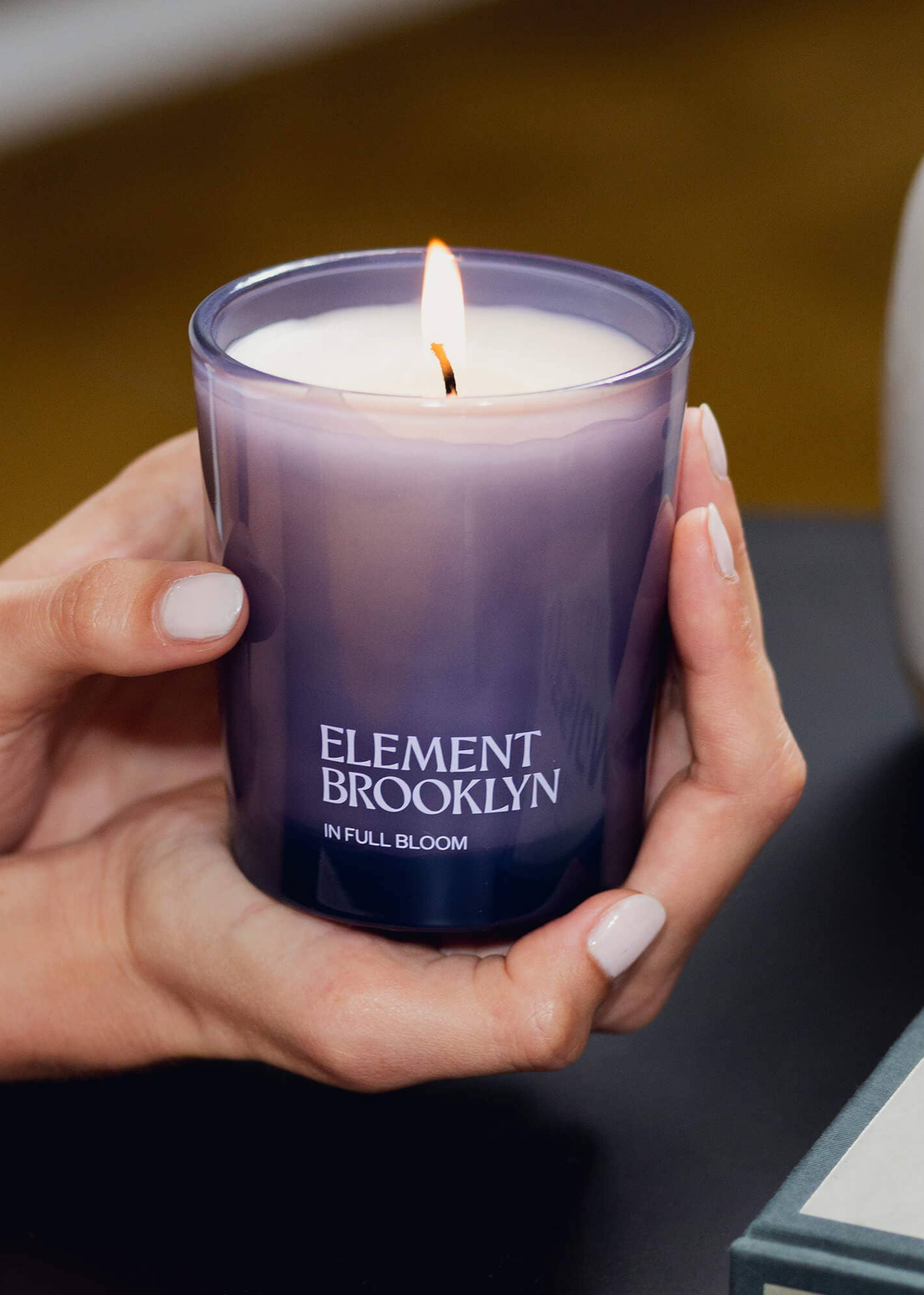 Refillable In full bloom candle