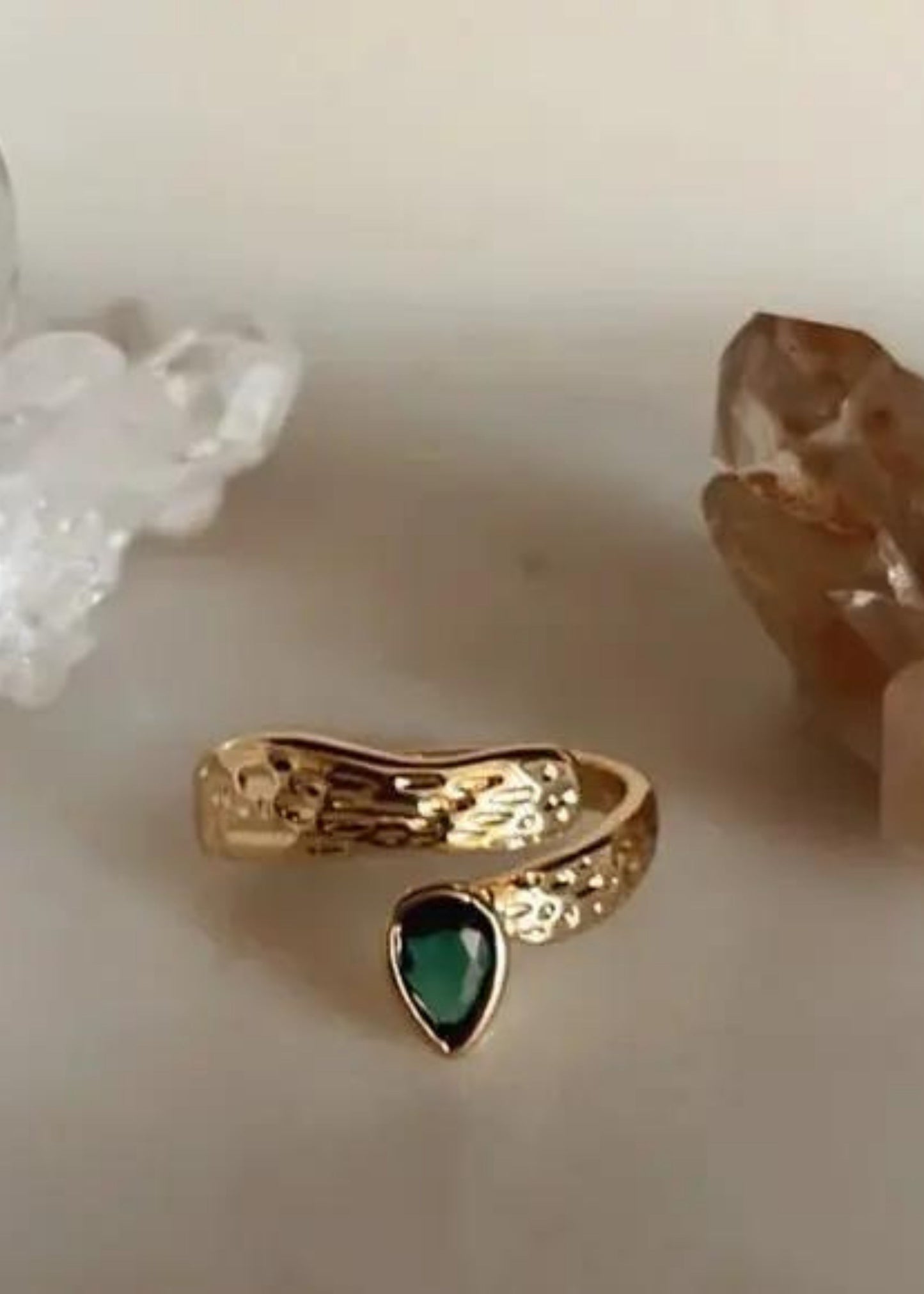 Emerald grooves ring