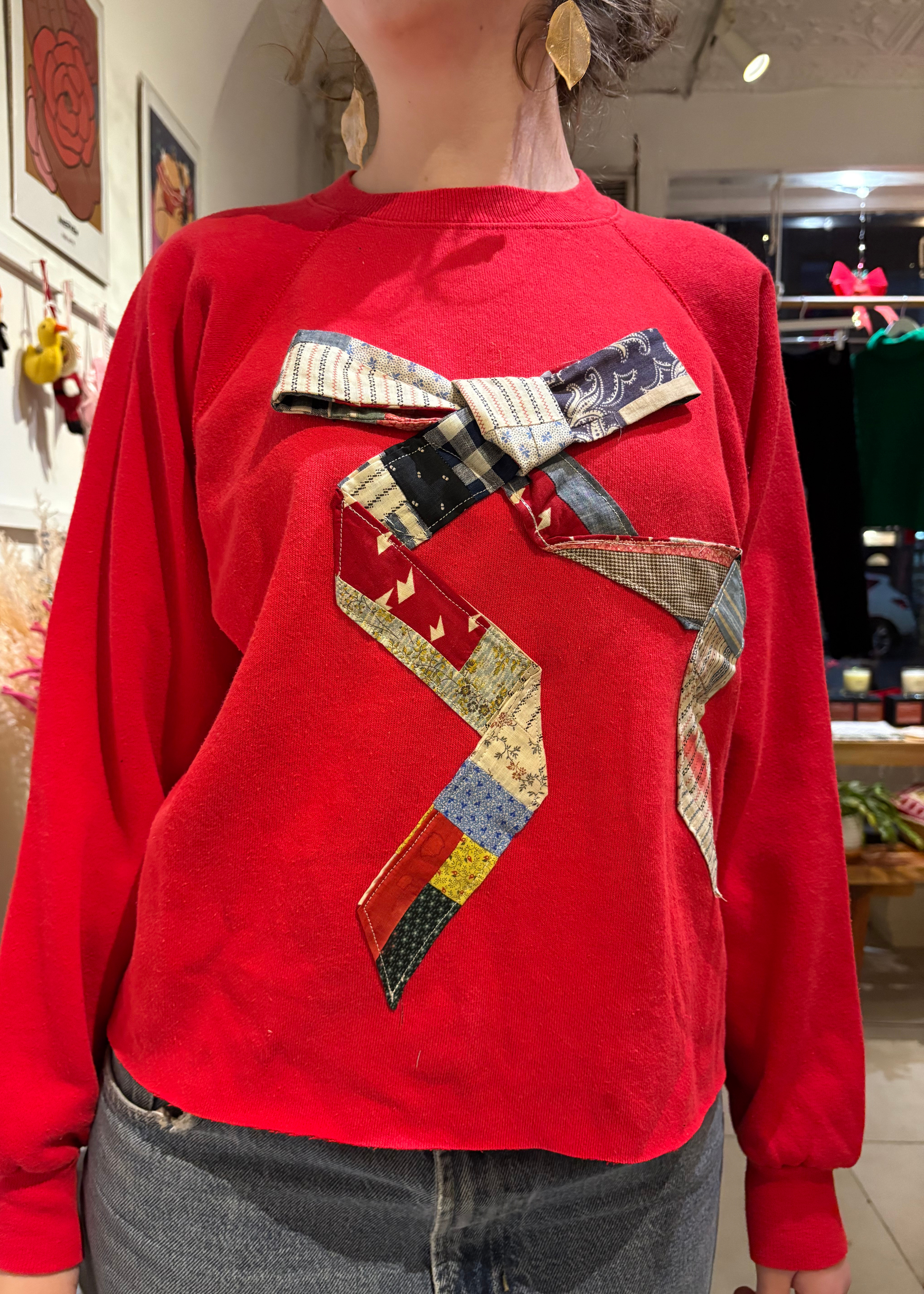 Quilt bow pullover, red