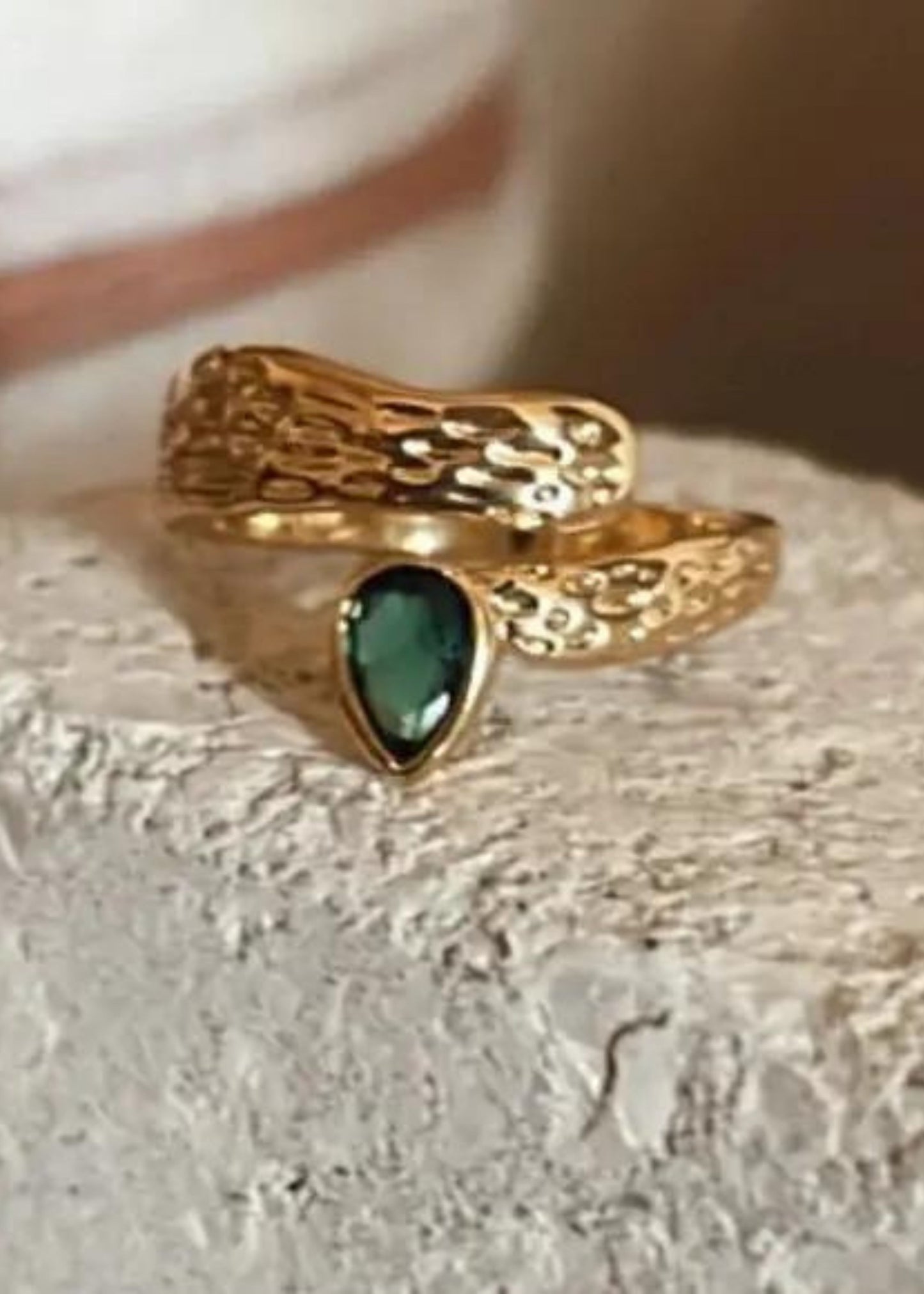 Emerald grooves ring