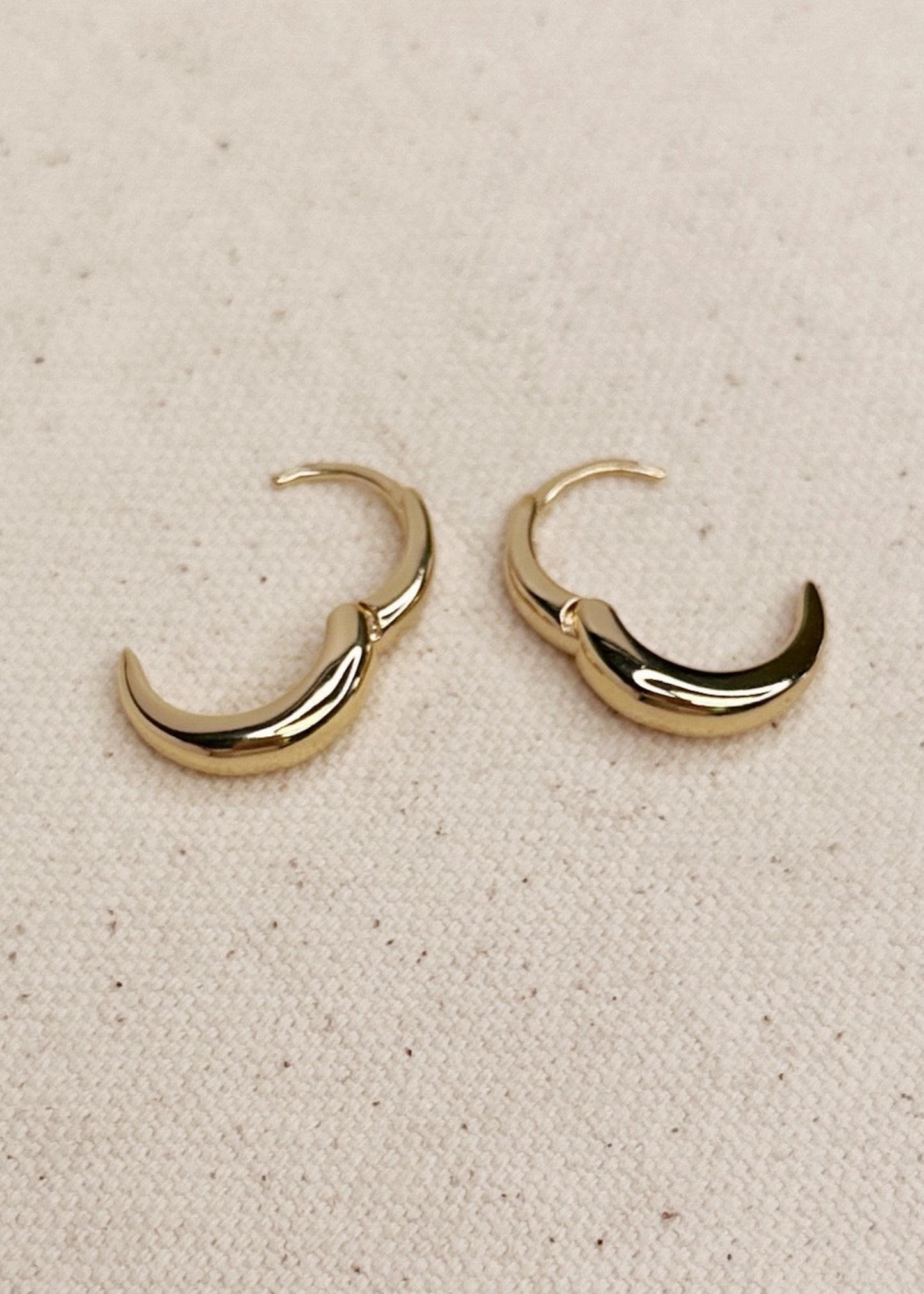 British closure earrings