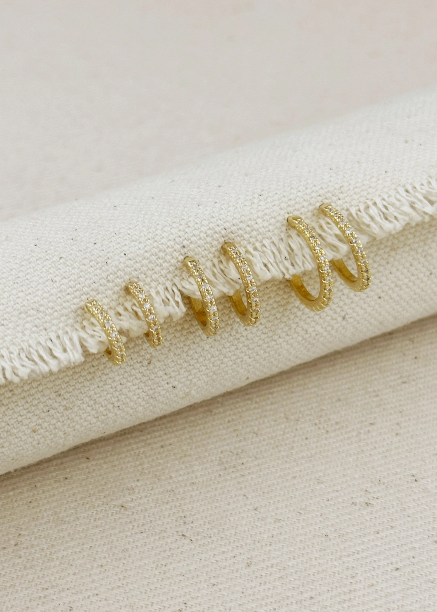 Thin line C hoop earrings