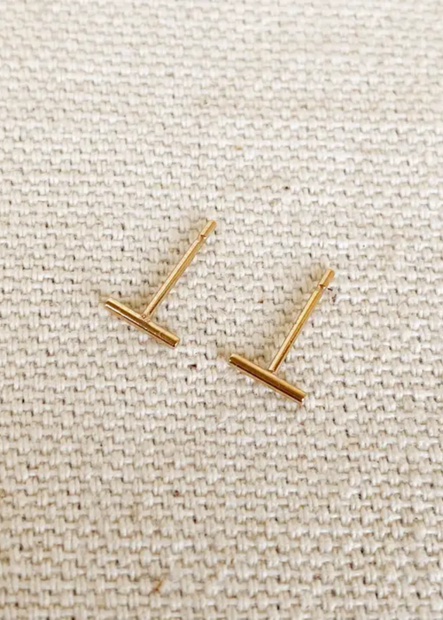 Petite bar stud earrings
