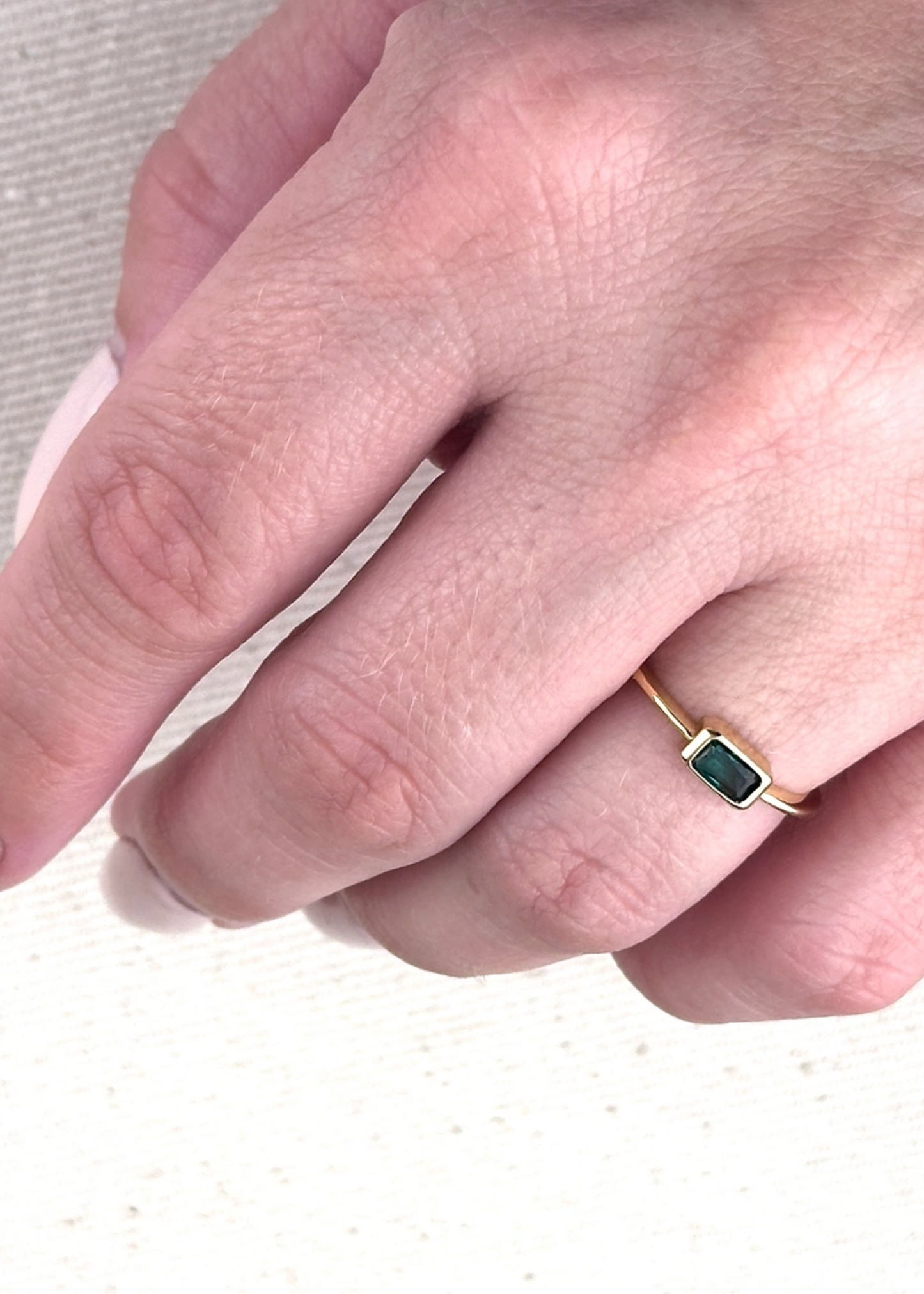 Emmy ring, black