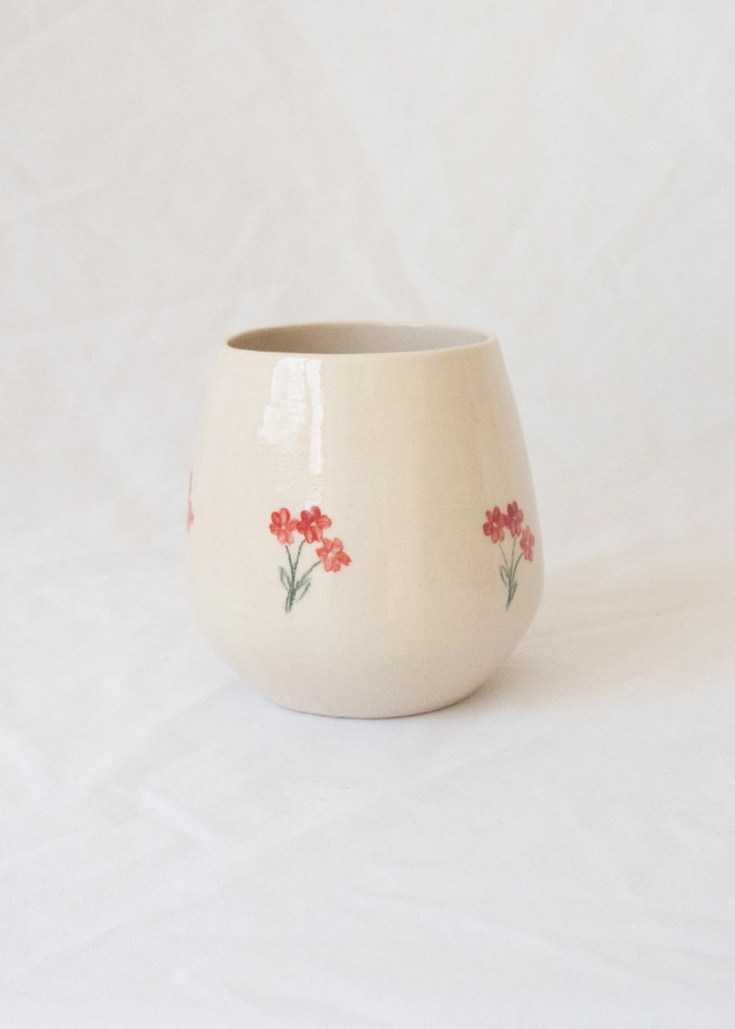 Red bouquet wine cup