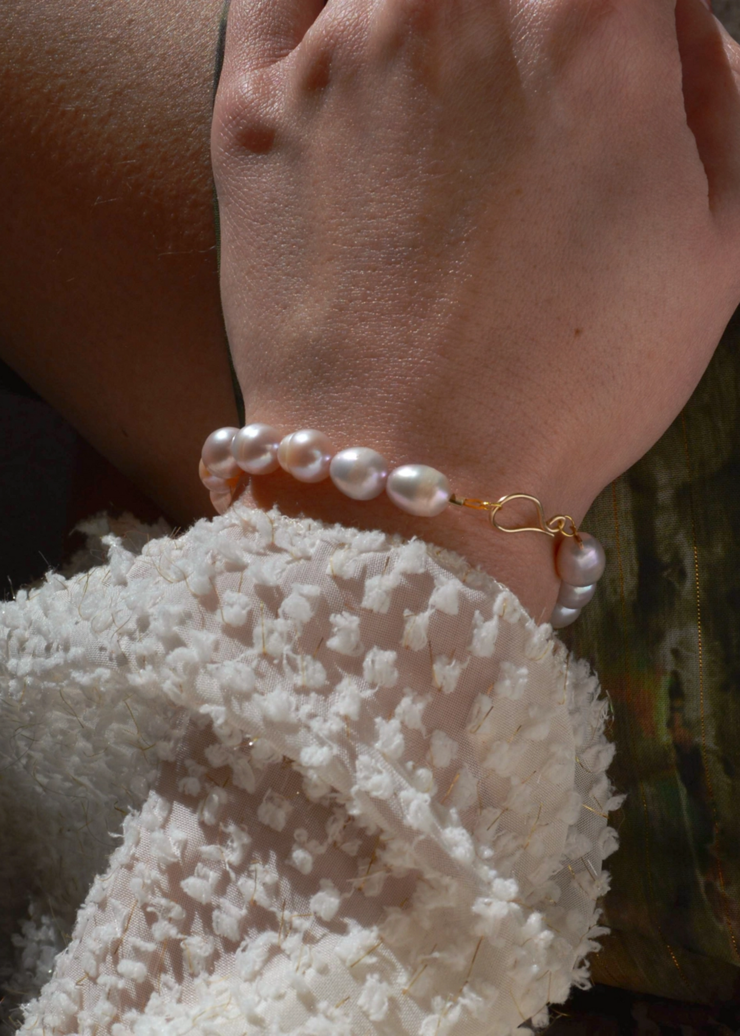 Blush pearl bracelet