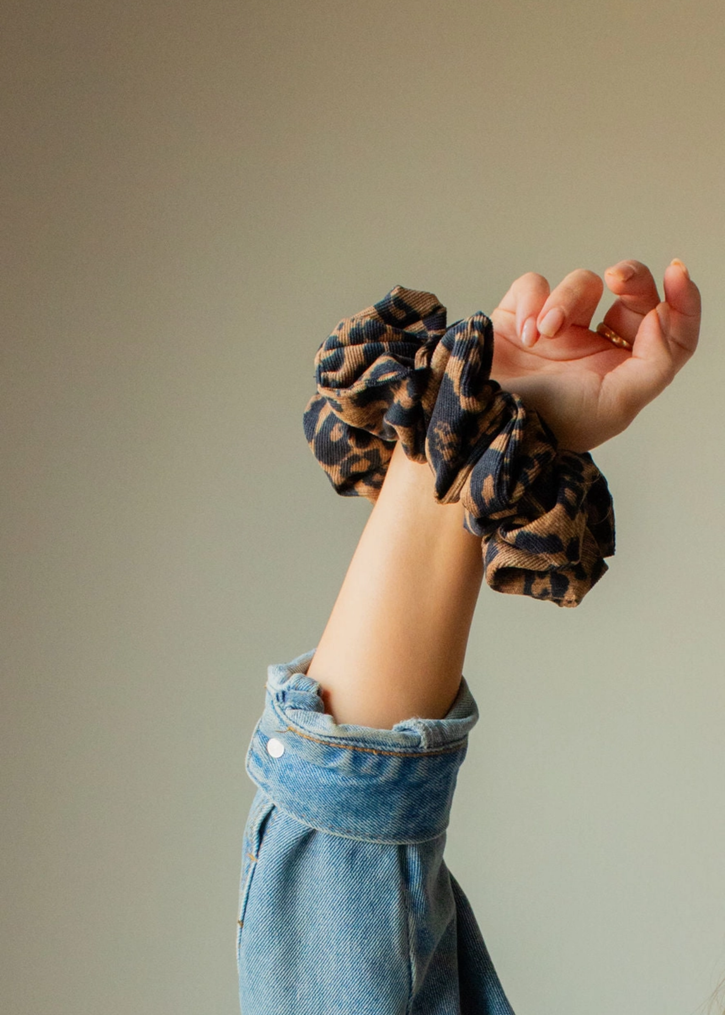 Scrunchie, corduroy cheetah