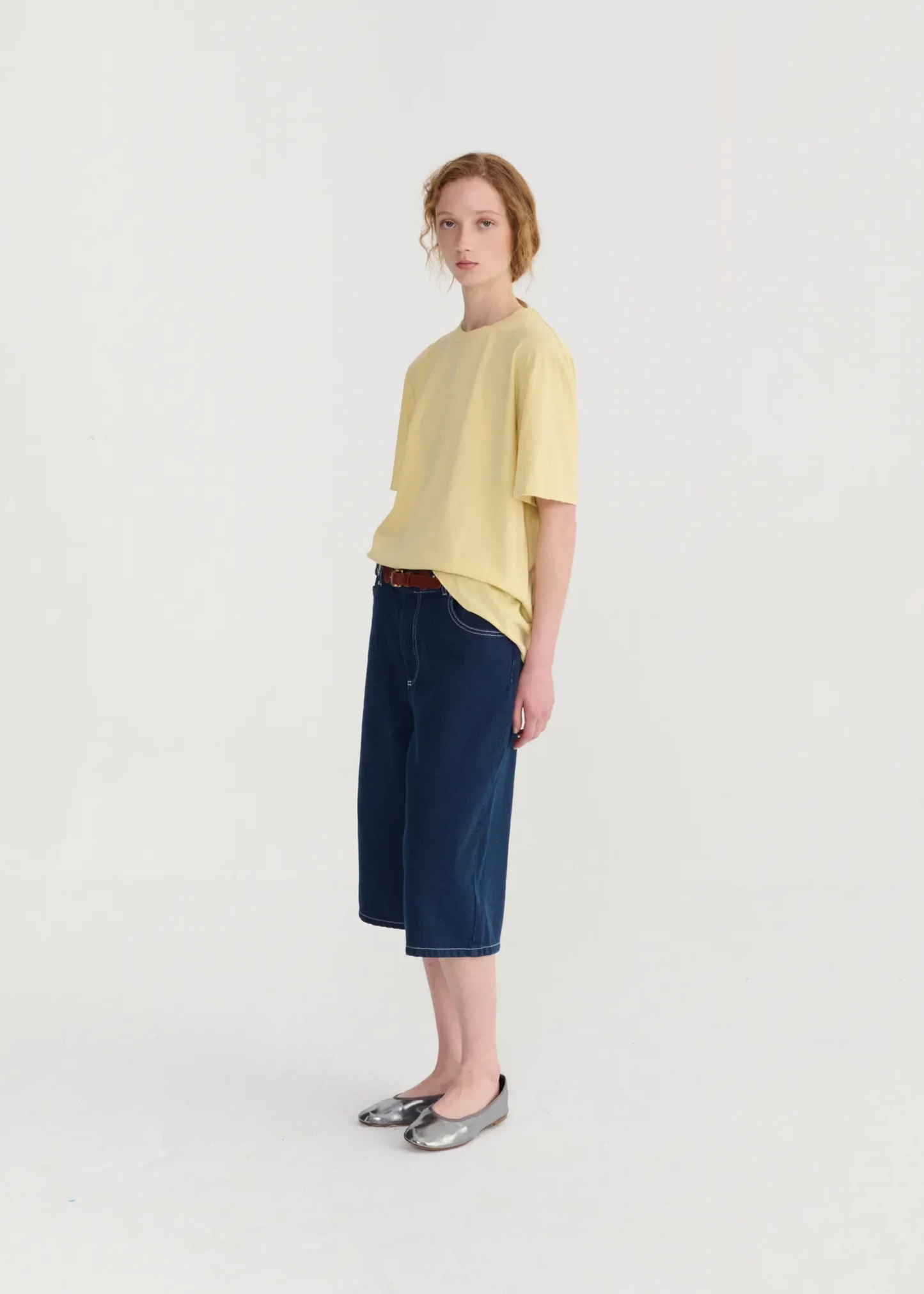 Contrast stitching denim bermuda