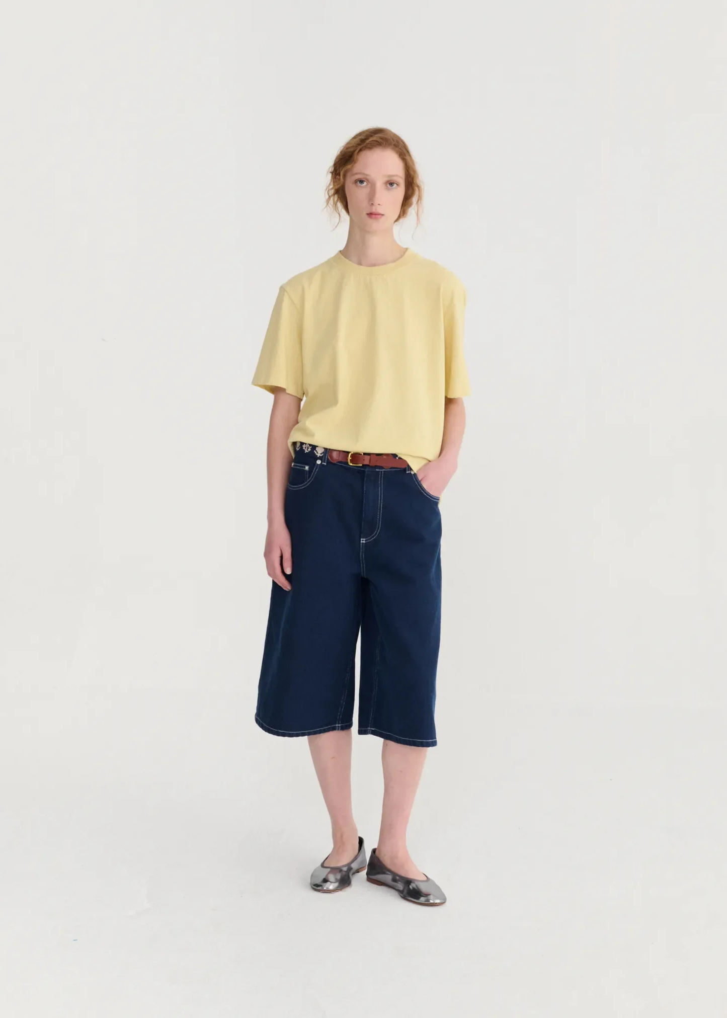 Contrast stitching denim bermuda