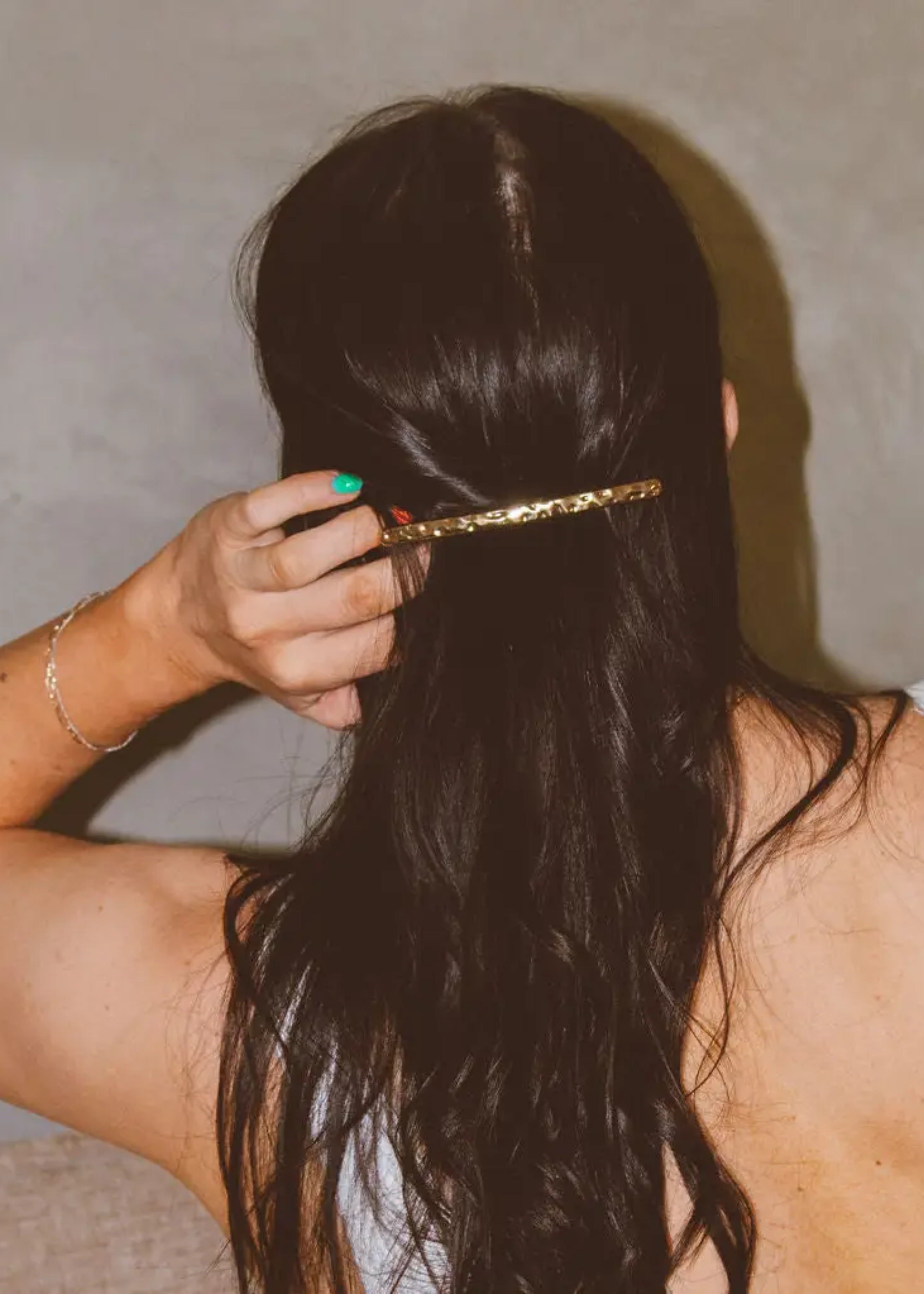 Bumpy bar barrette