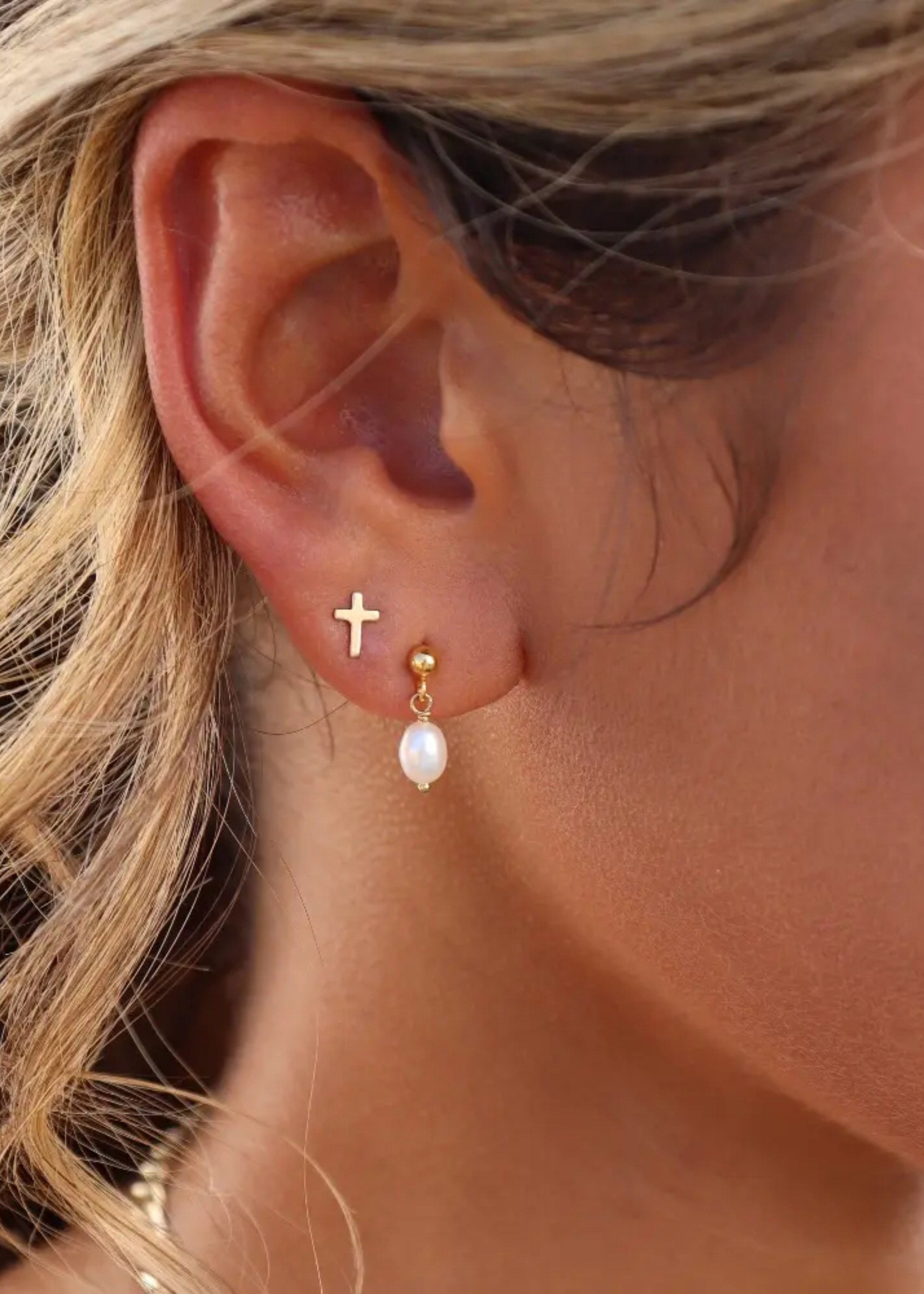 Pearla stud earrings