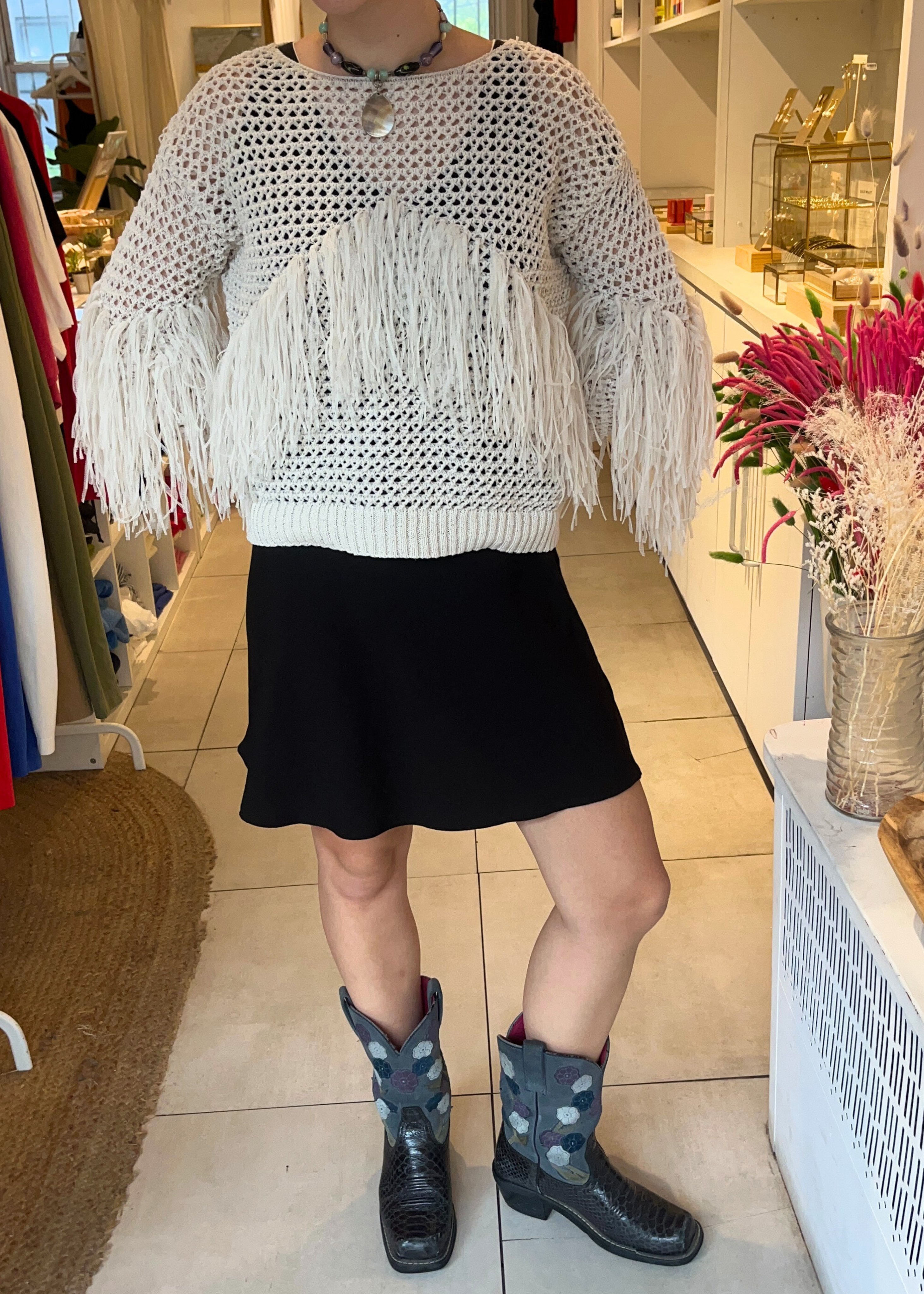 Short and simple skirt, black