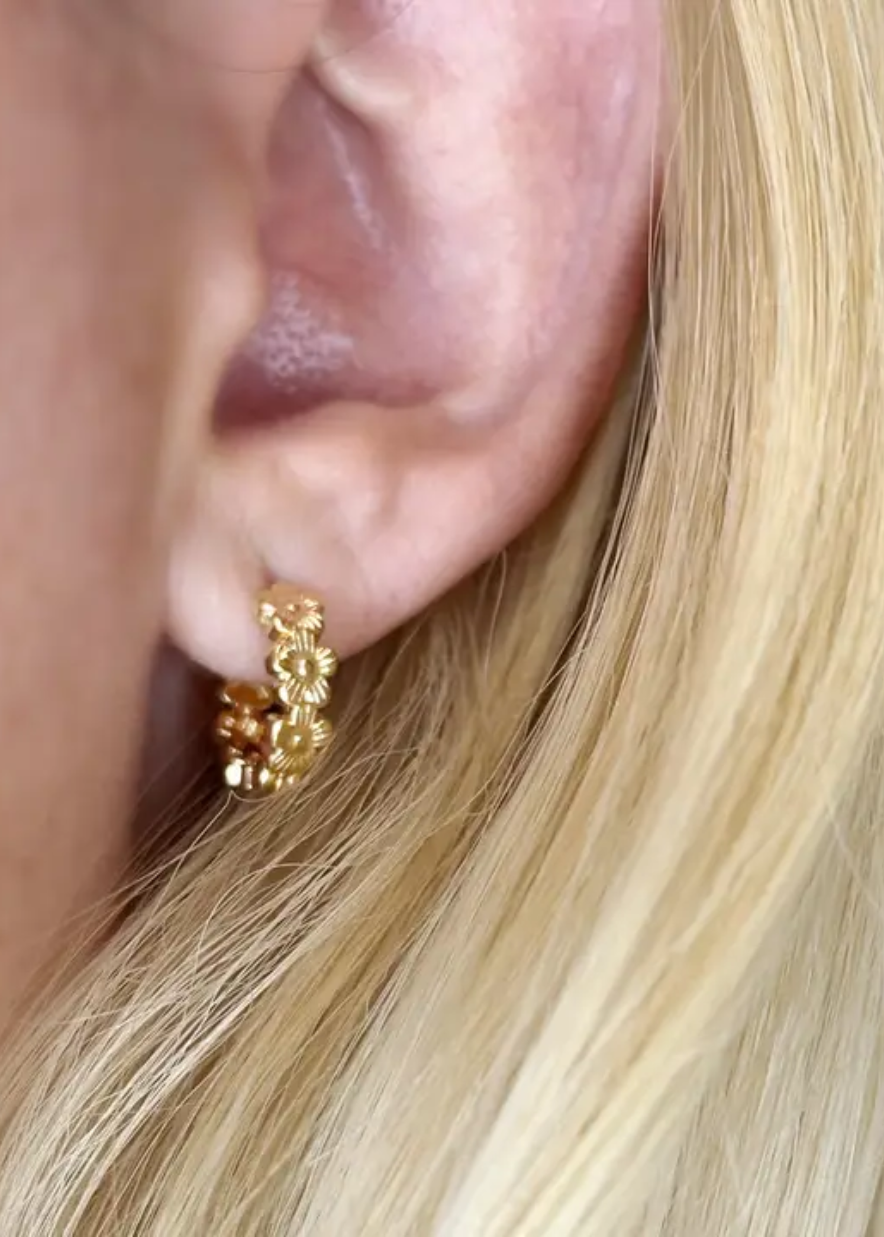 Flower huggie earrings