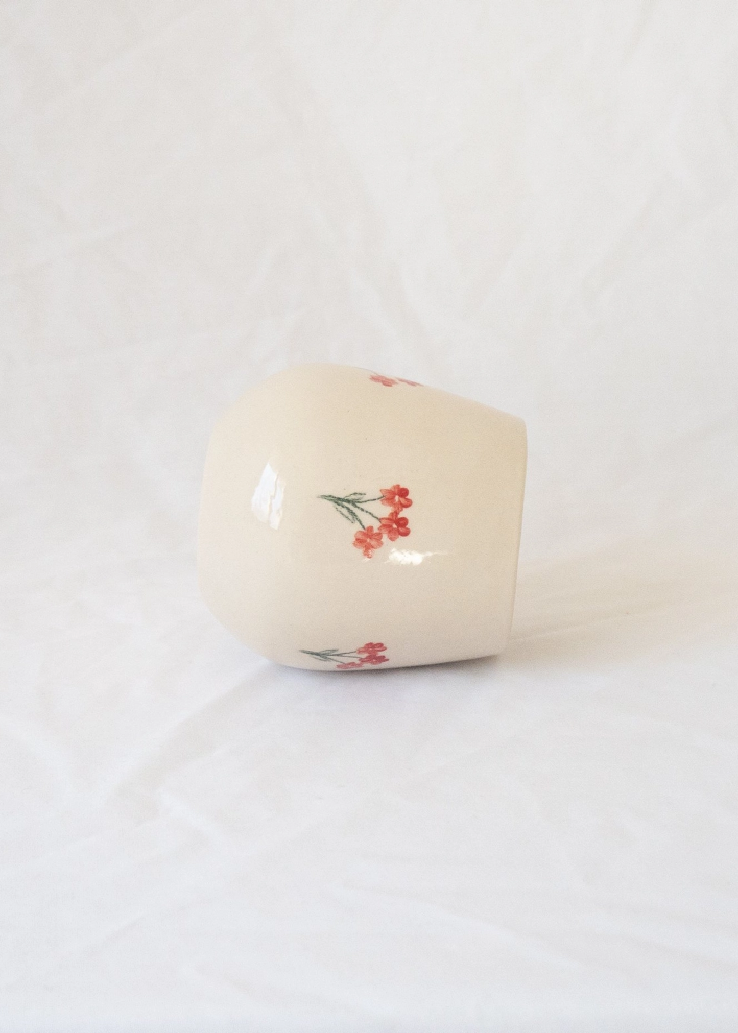 Red bouquet wine cup