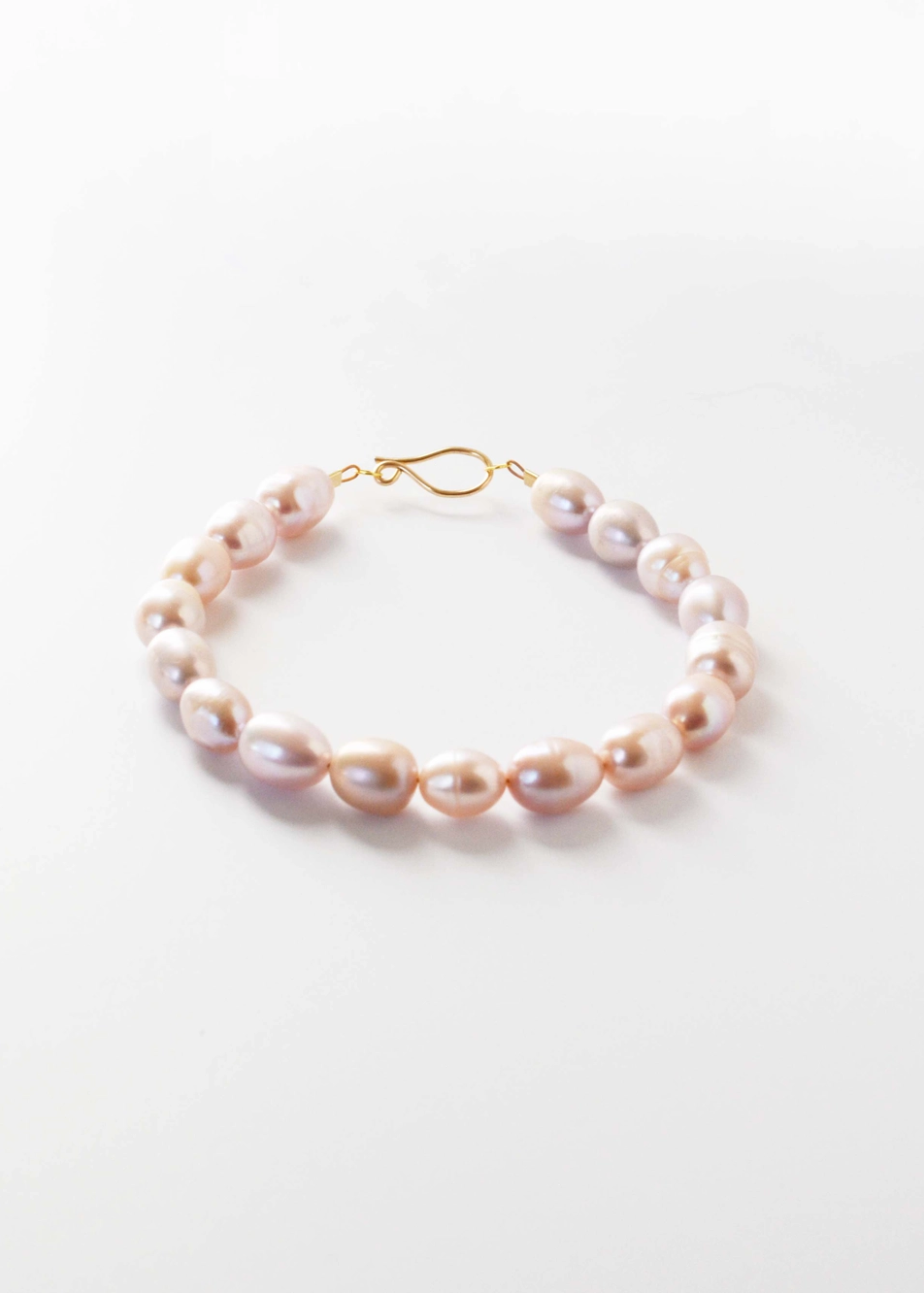 Blush pearl bracelet