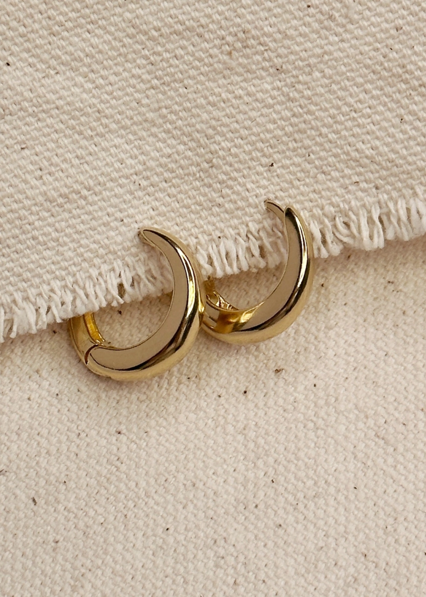 British closure earrings