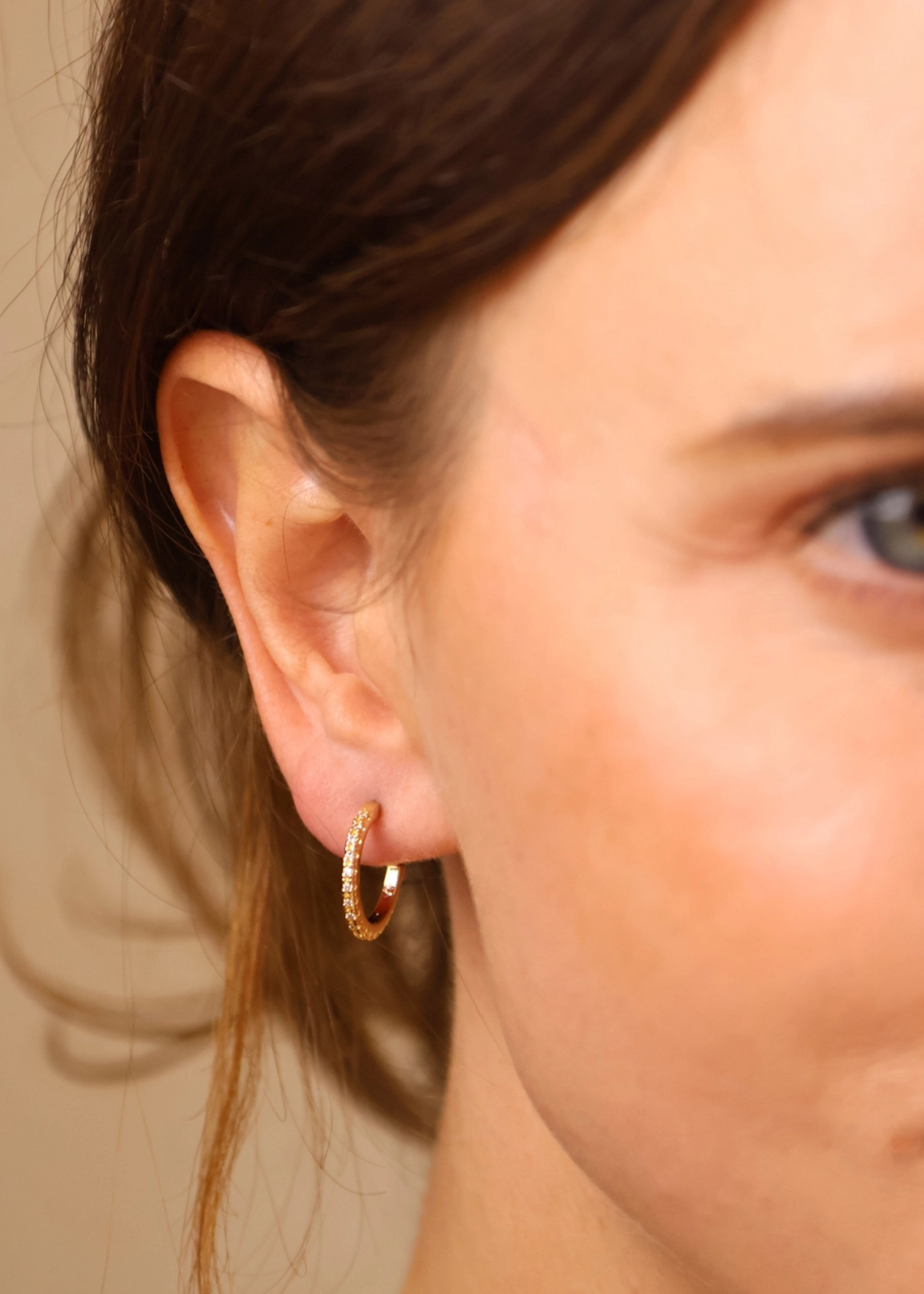 Thin line C hoop earrings