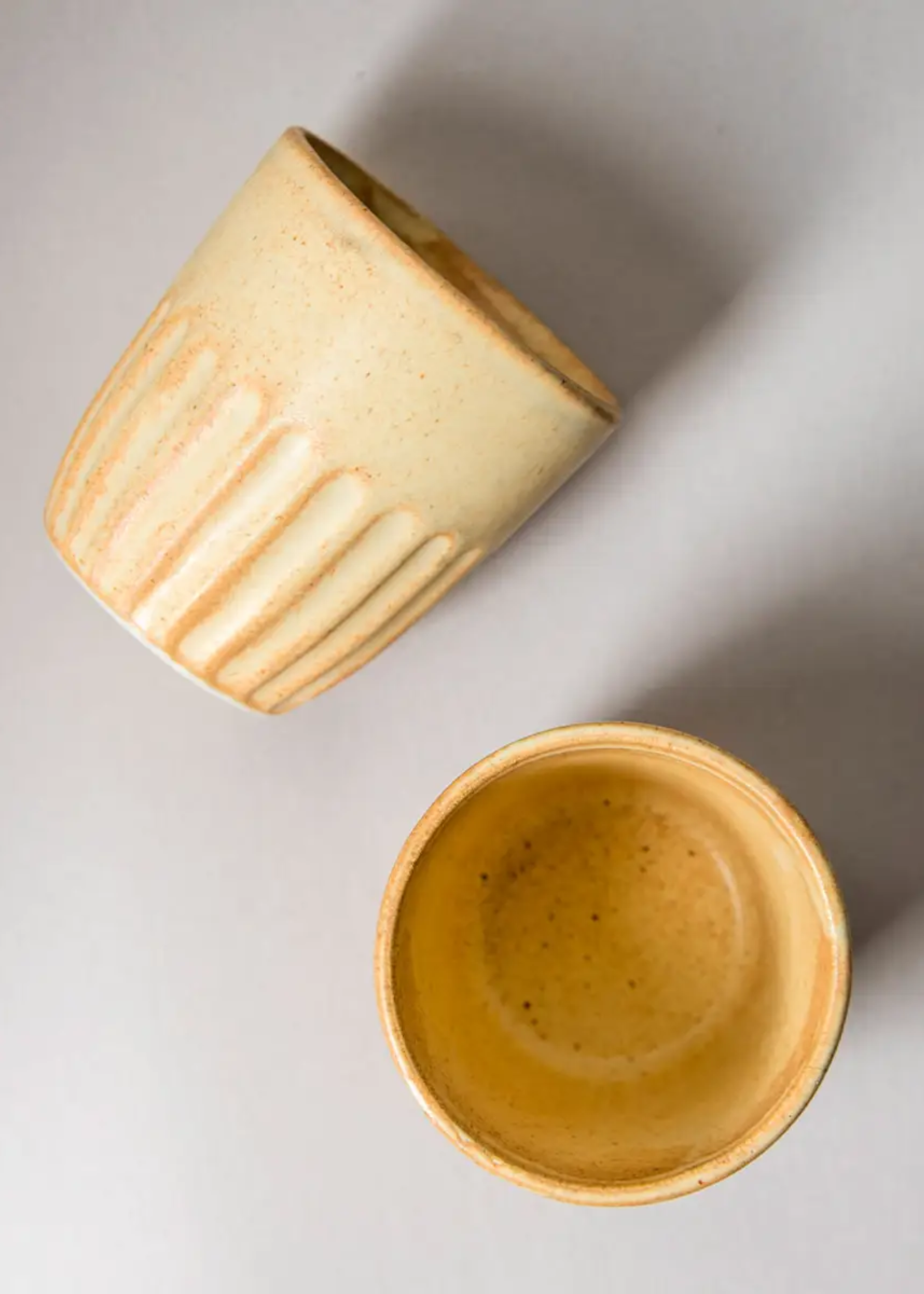 Stoneware drinking cup, beige