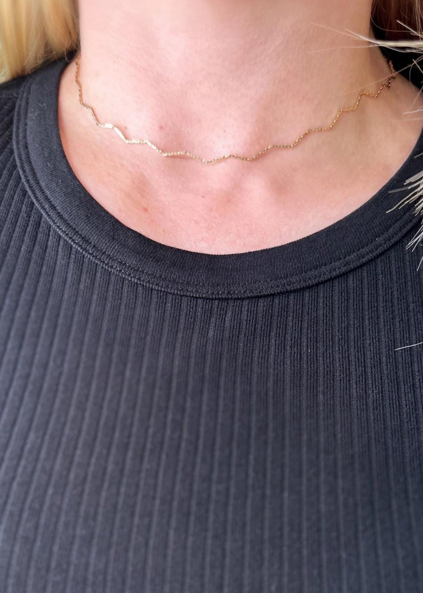 Zig zag choker