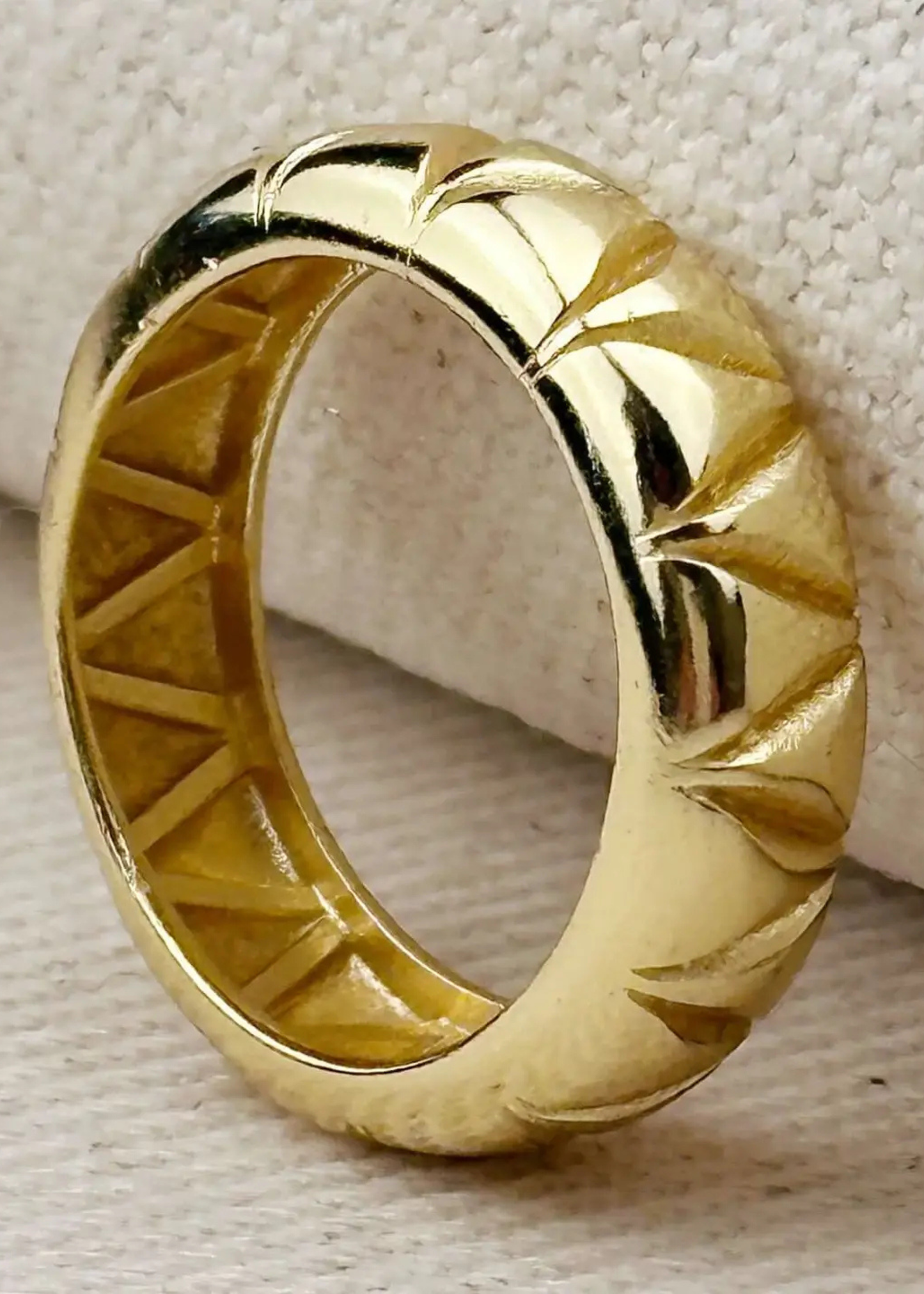Diamond cut band ring