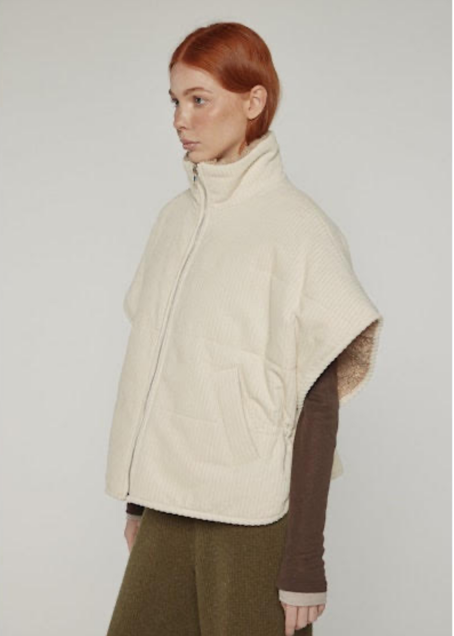 Reversible high-neck vest