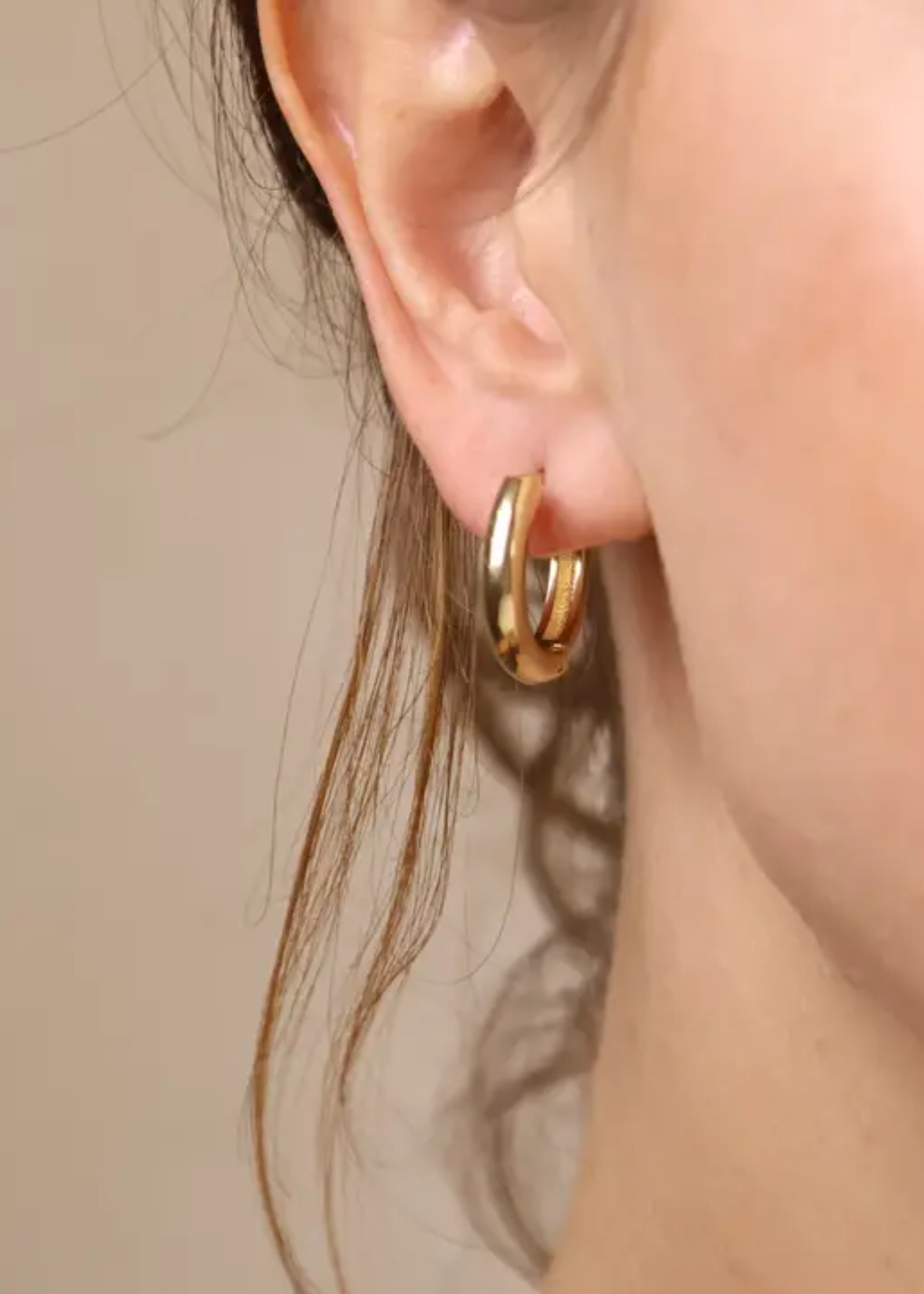 Polished clicker hoop earrings
