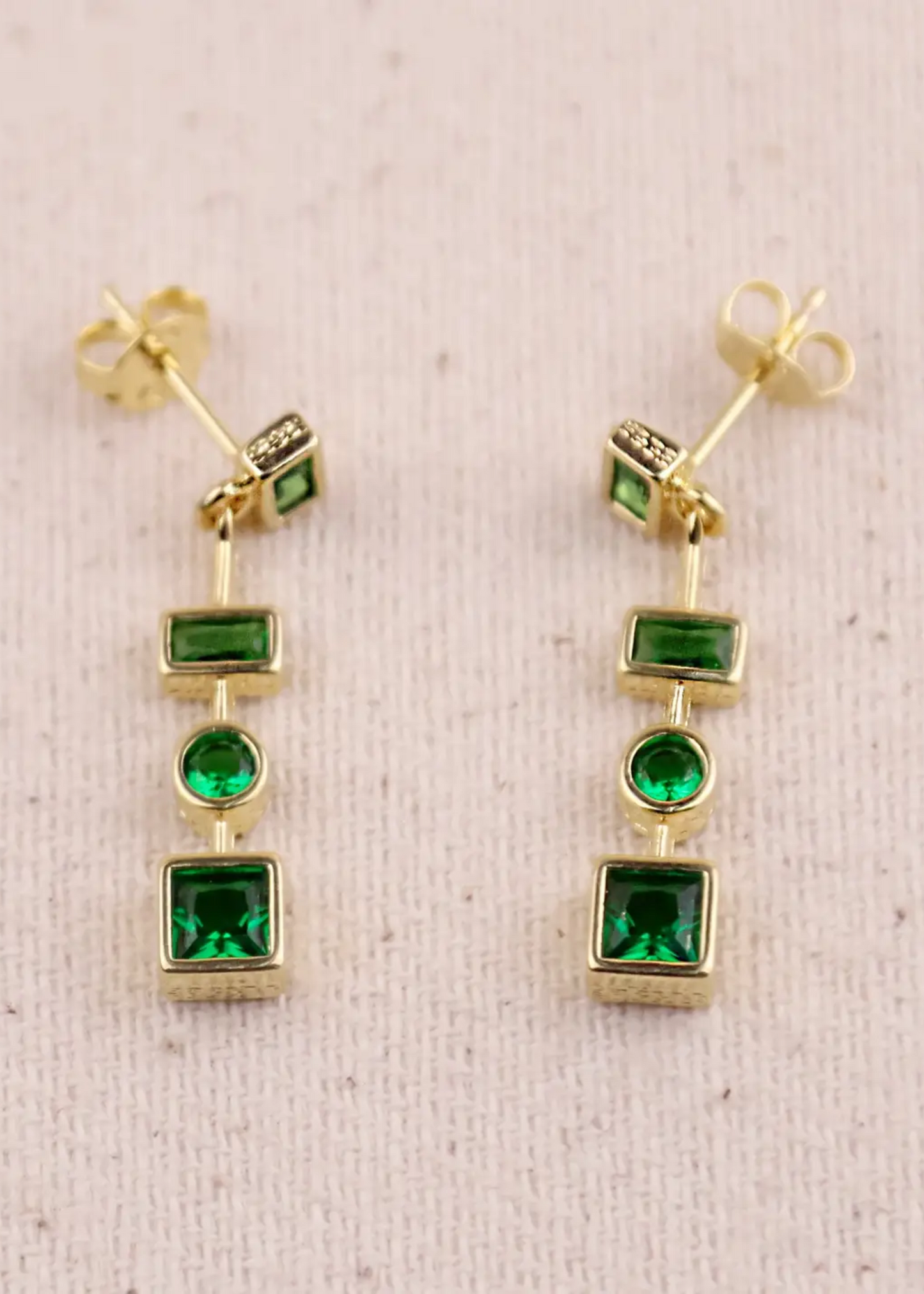 Emerald dangling earrings