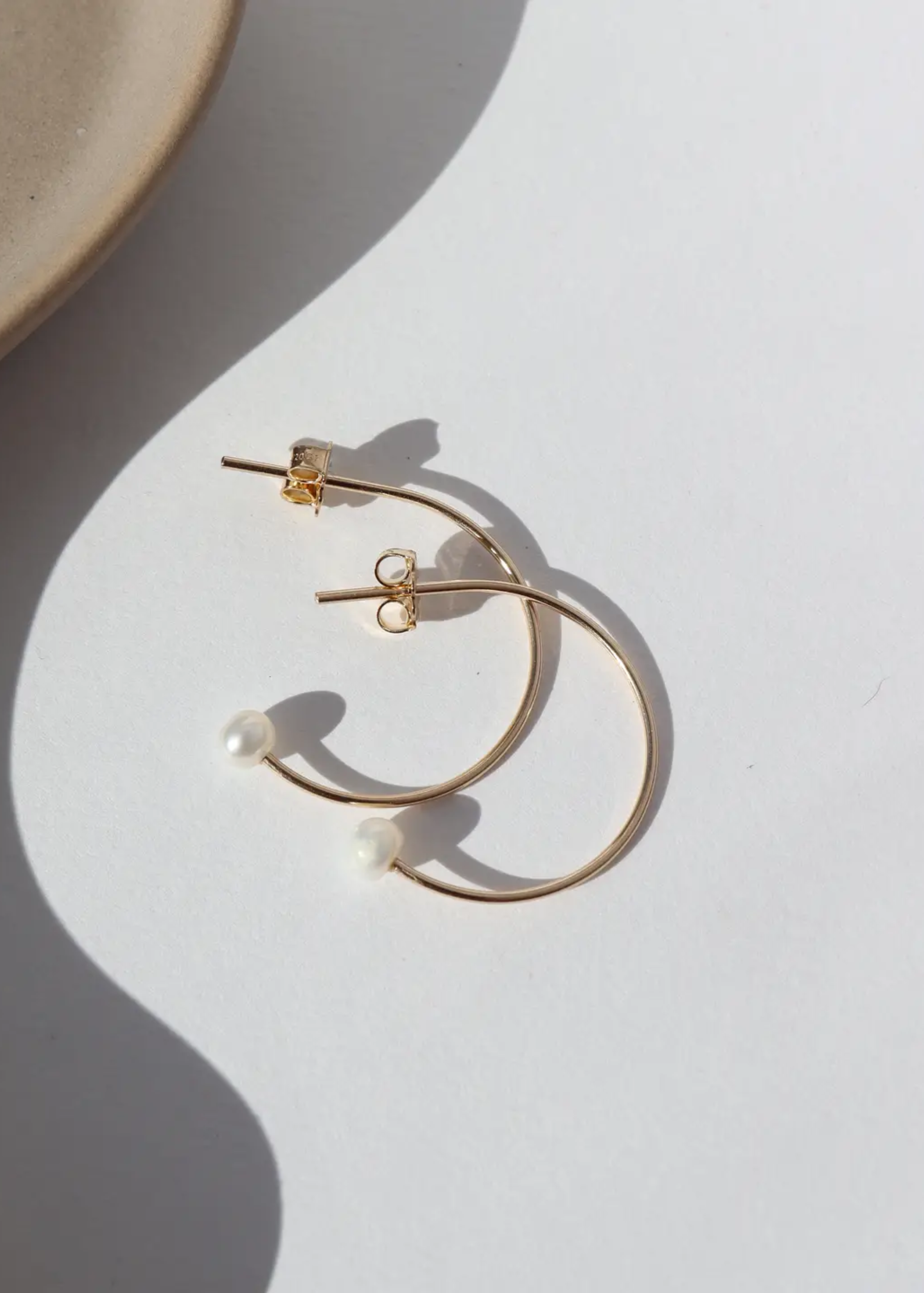 Balanced pearl hoop earrings