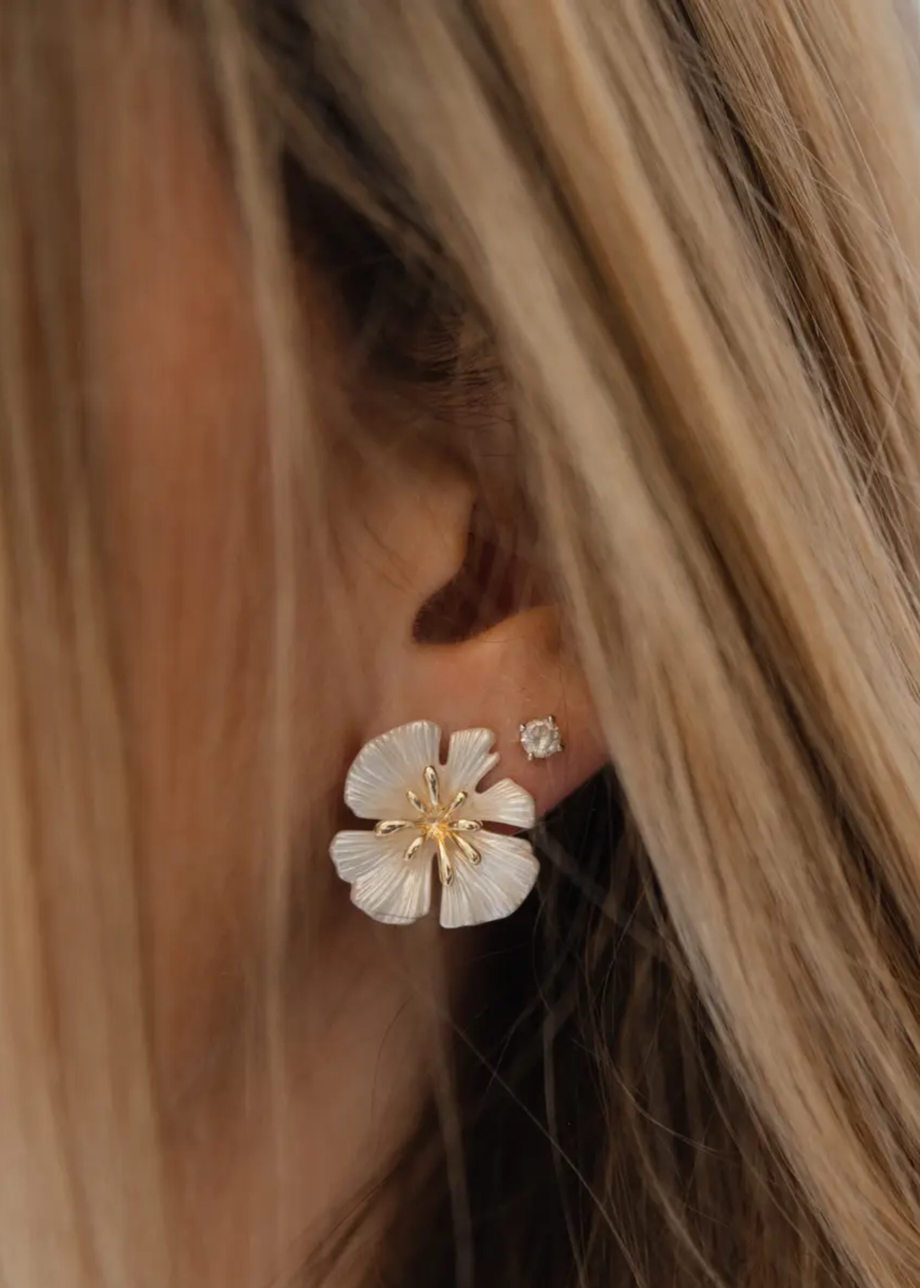 Tropics beach flower earrings