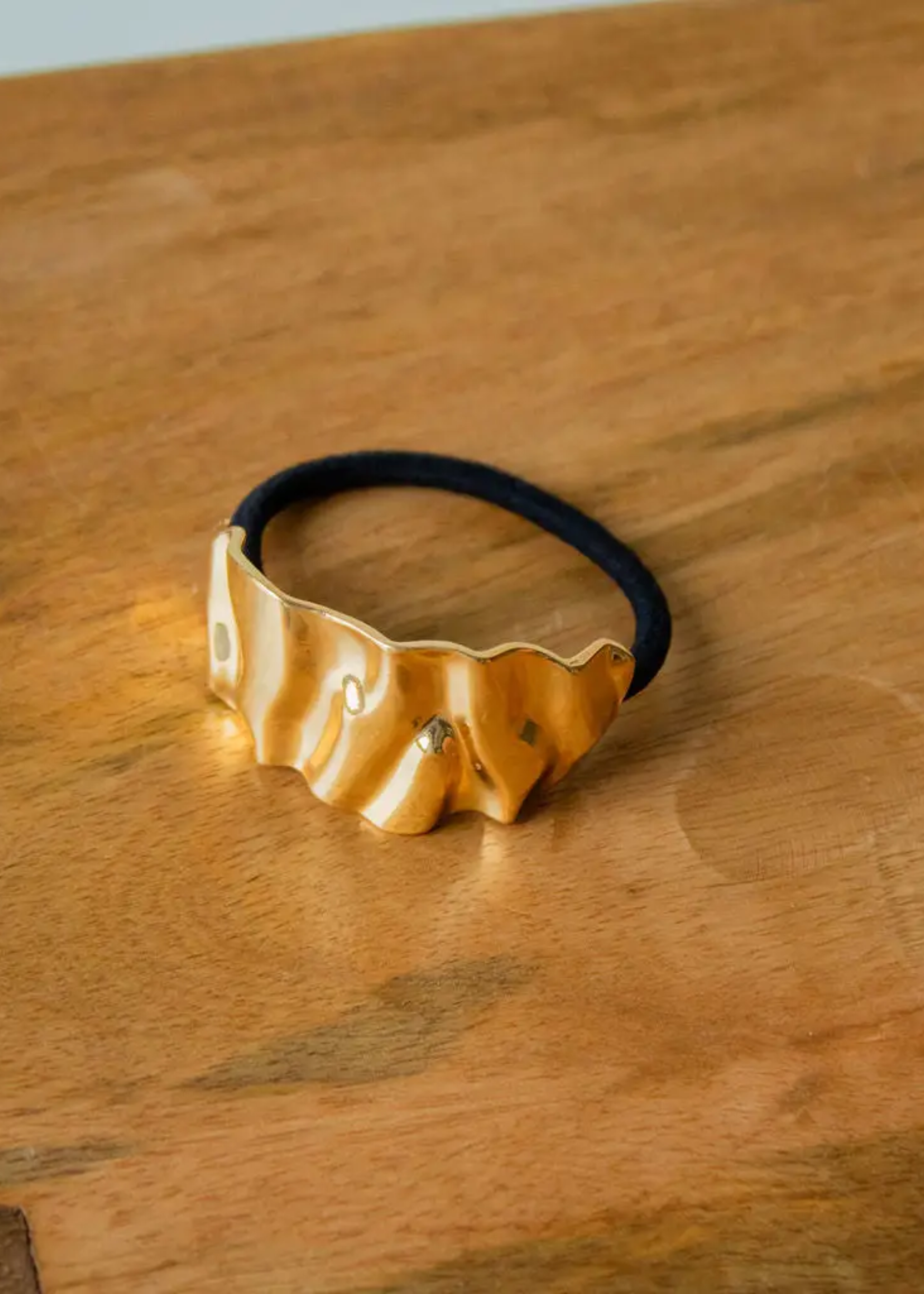 Crinkled ponytail cuff , gold