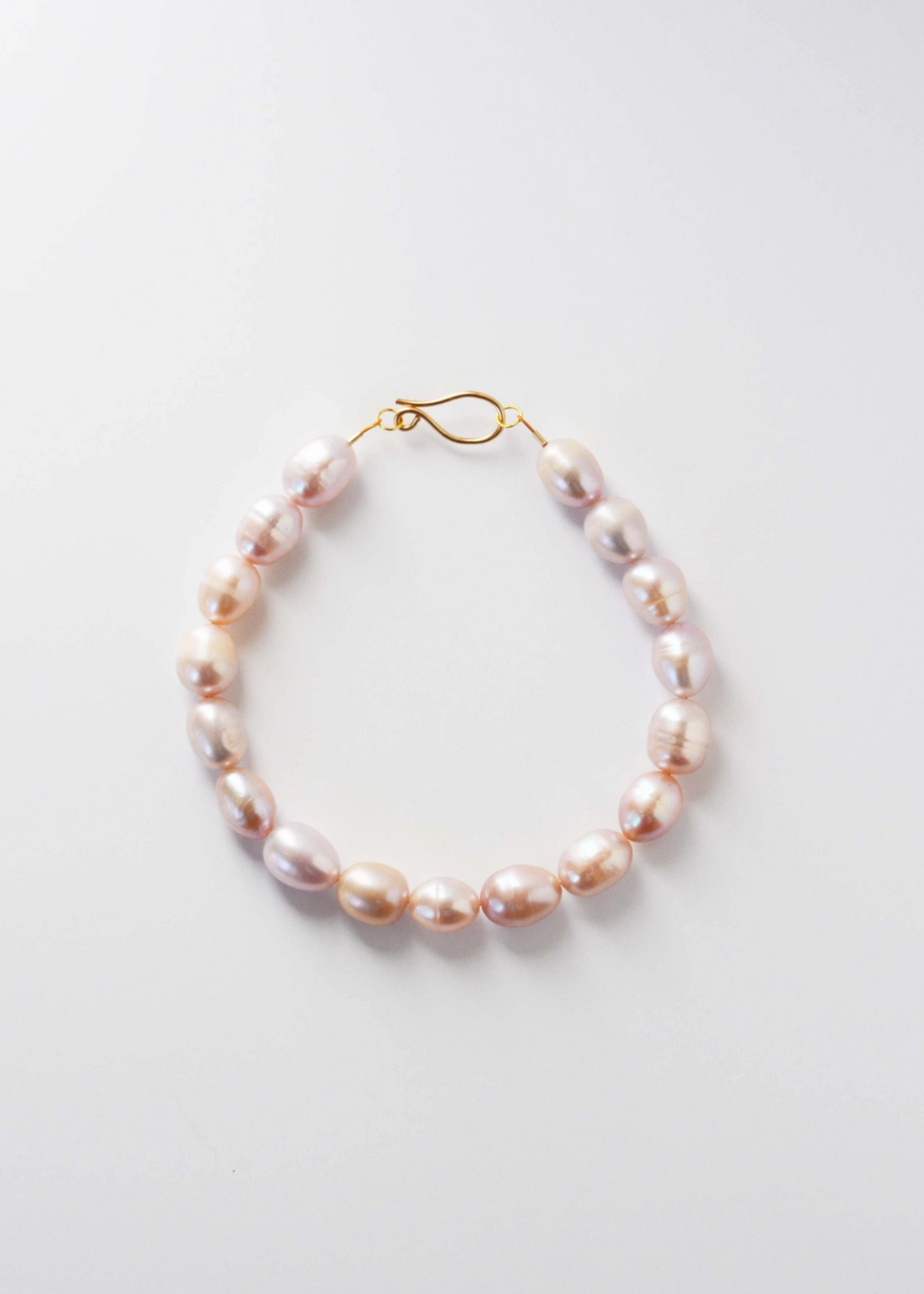 Blush pearl bracelet