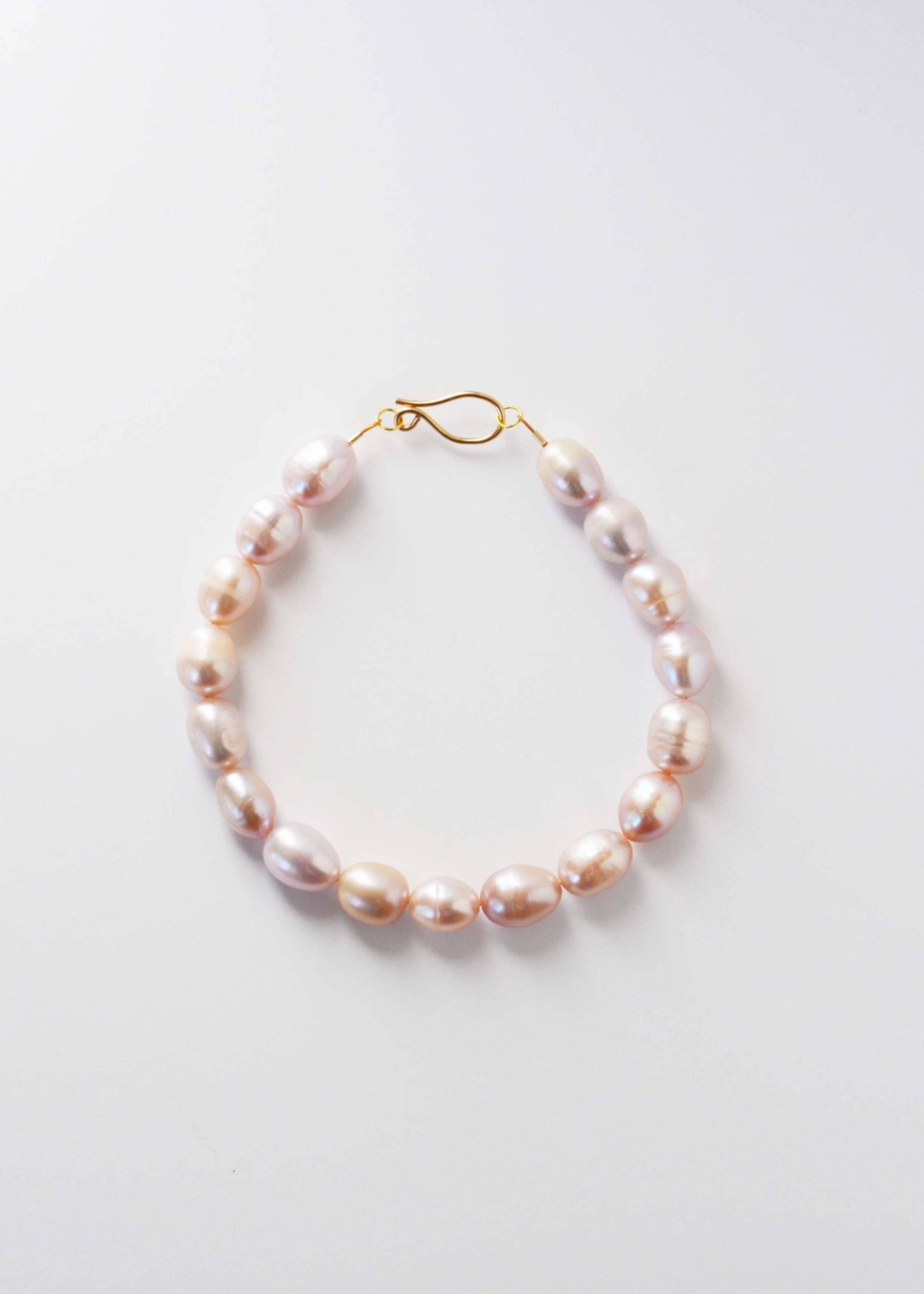 Blush pearl bracelet