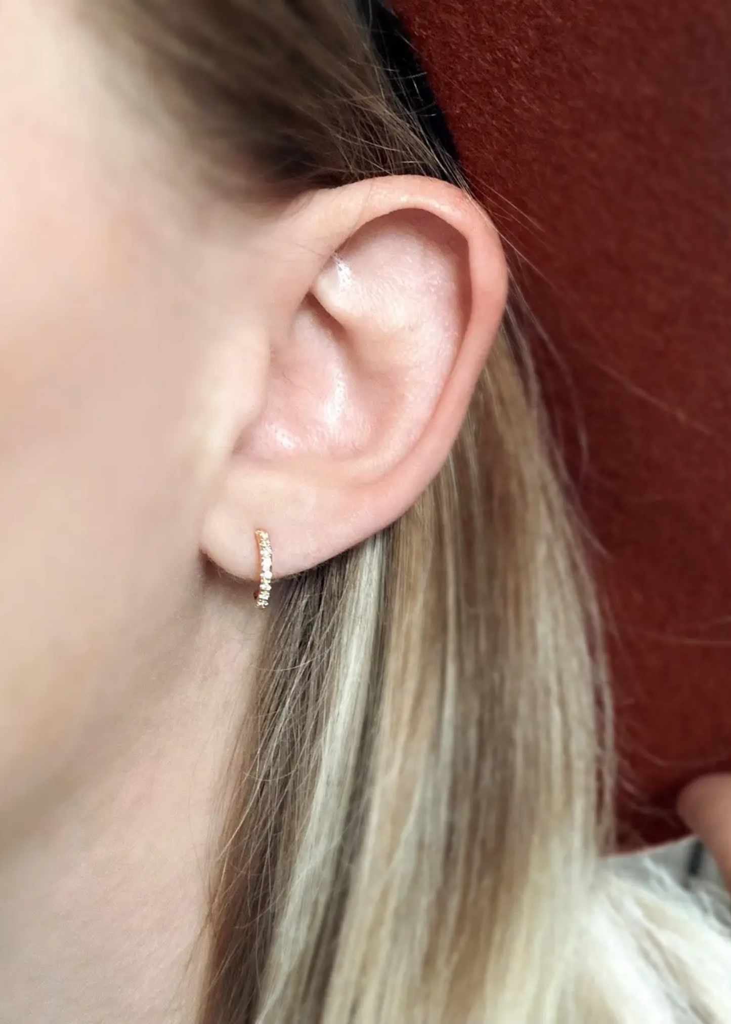 Thin line C hoop earrings