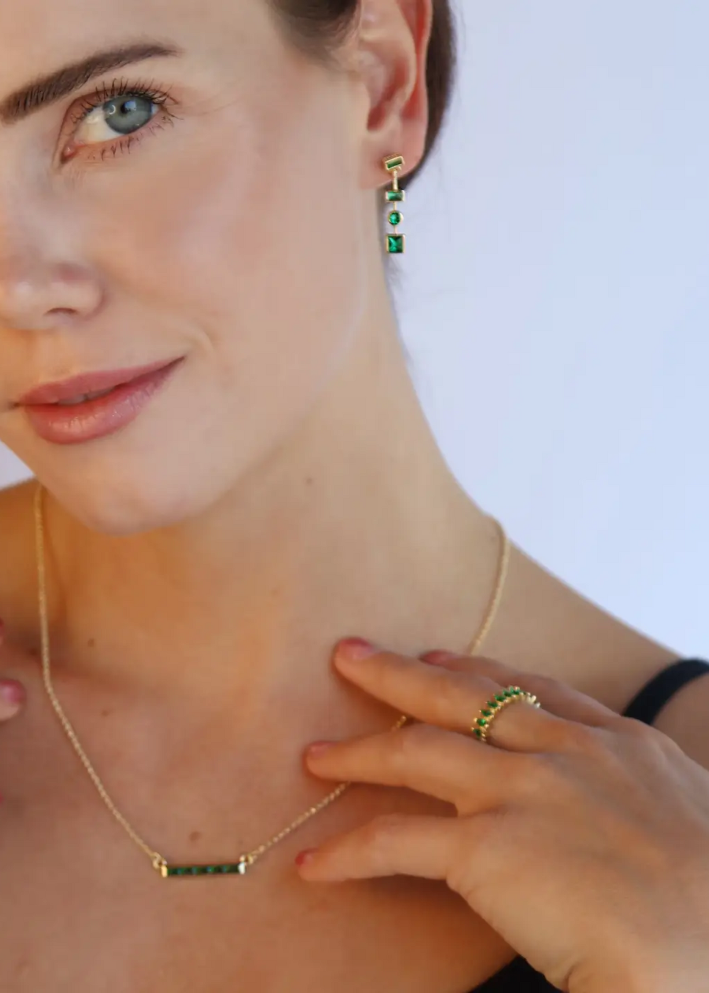 Emerald dangling earrings