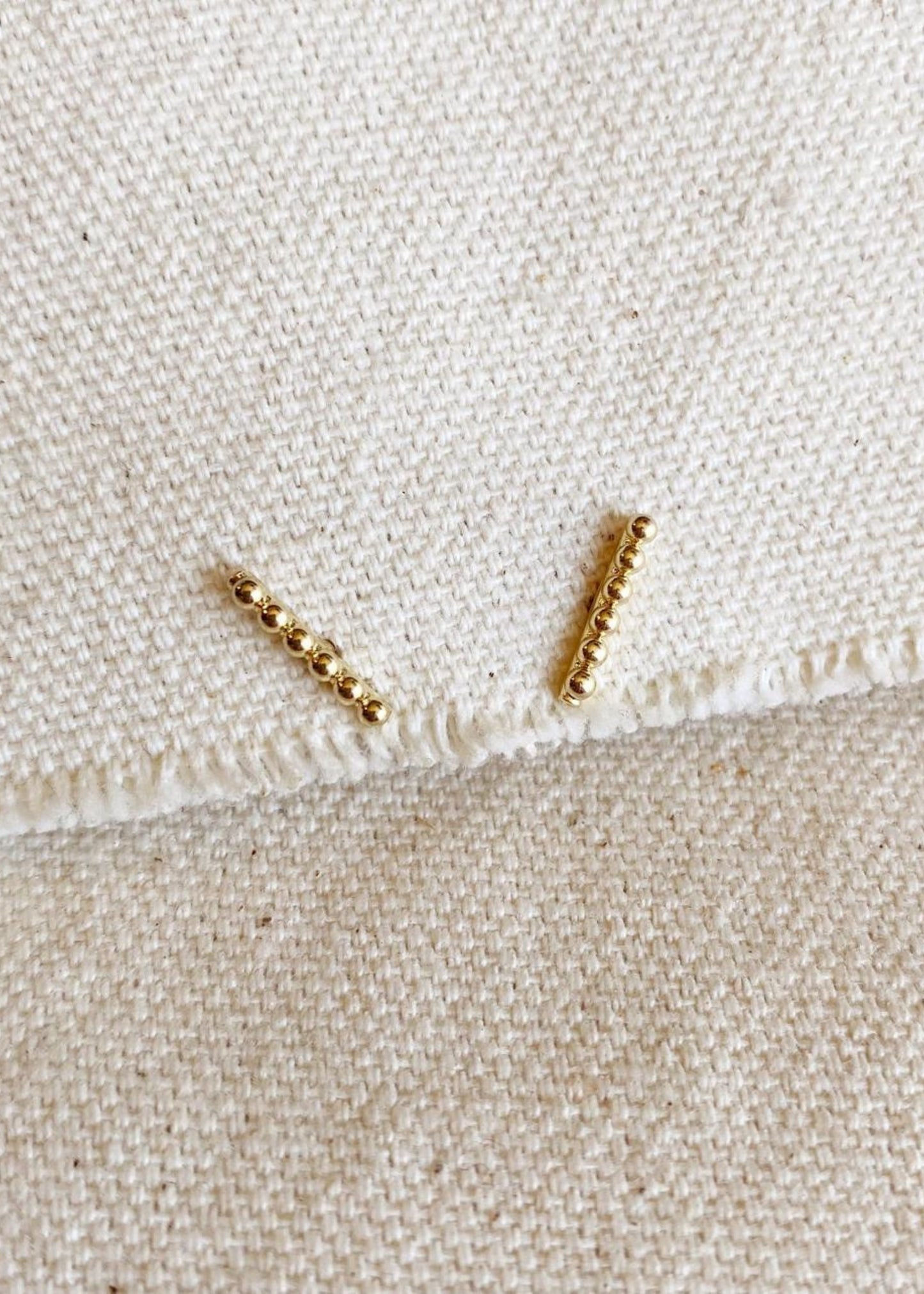 Beaded bar studs