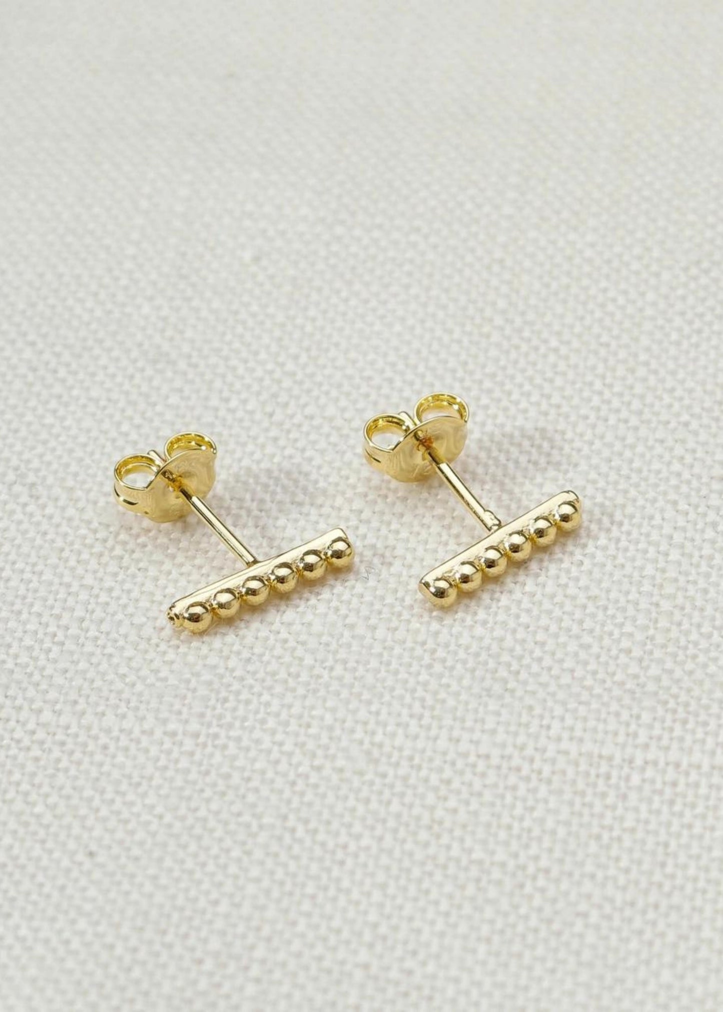 Beaded bar studs