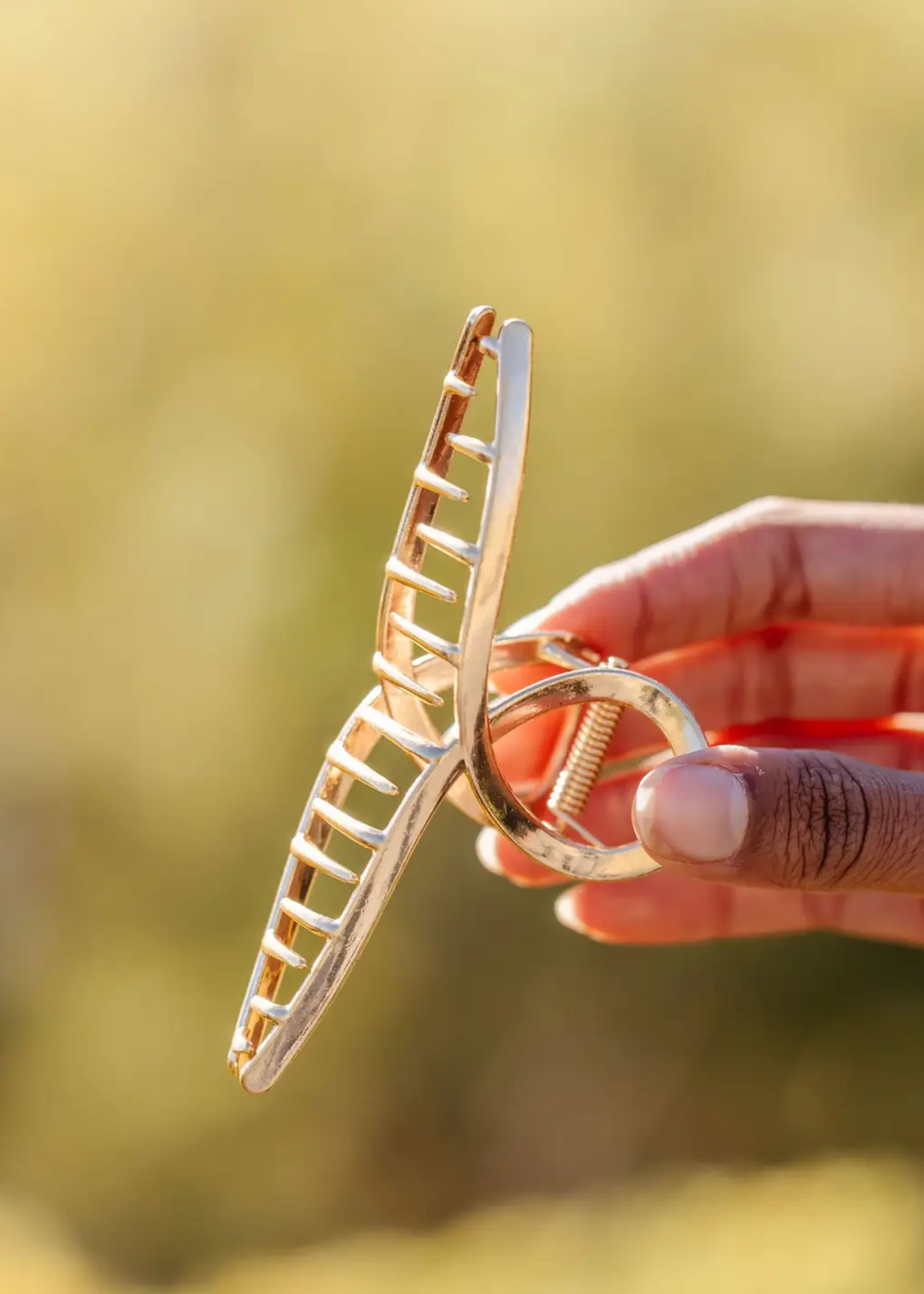 Gold swirl claw clip