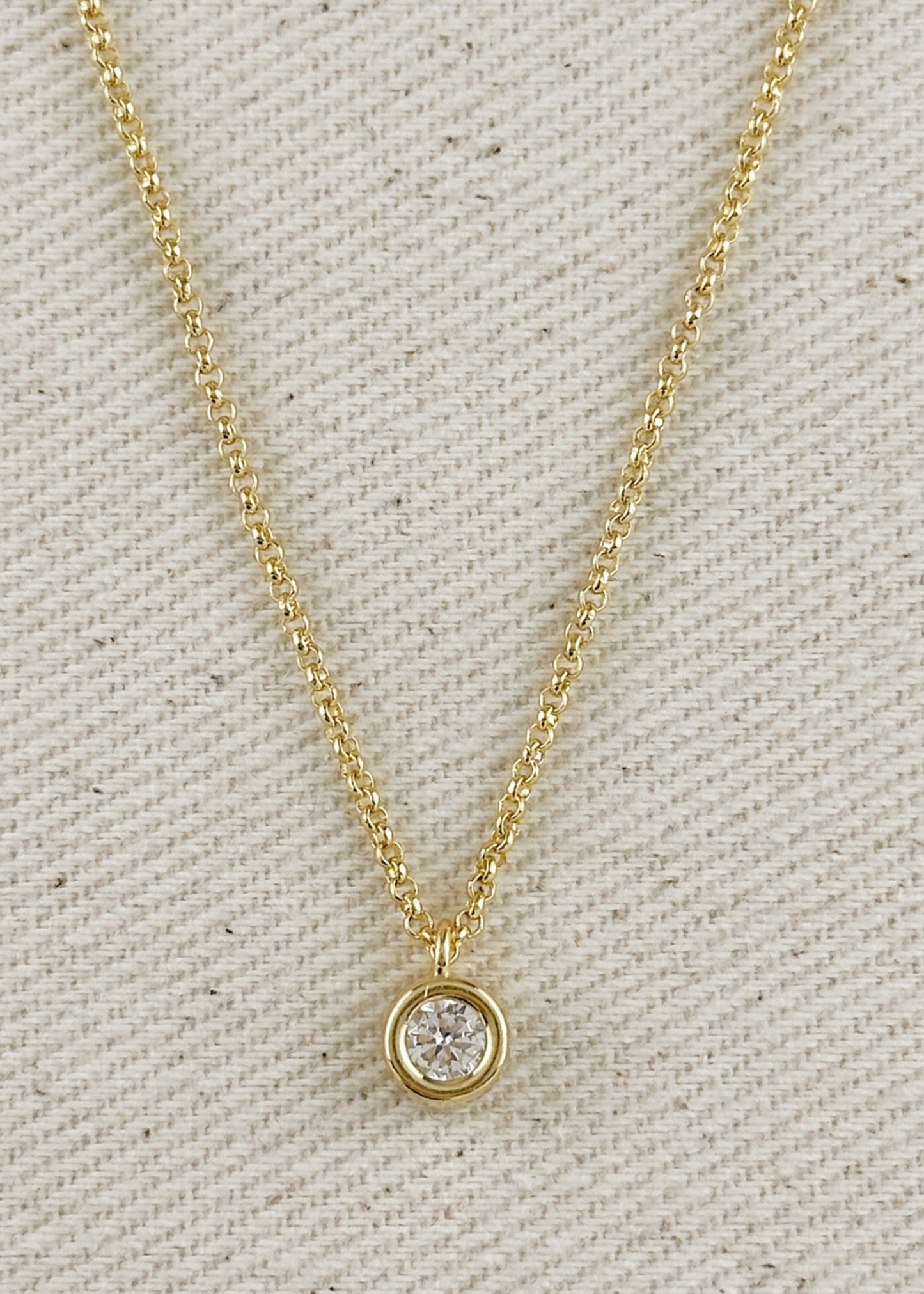 Solitaire necklace