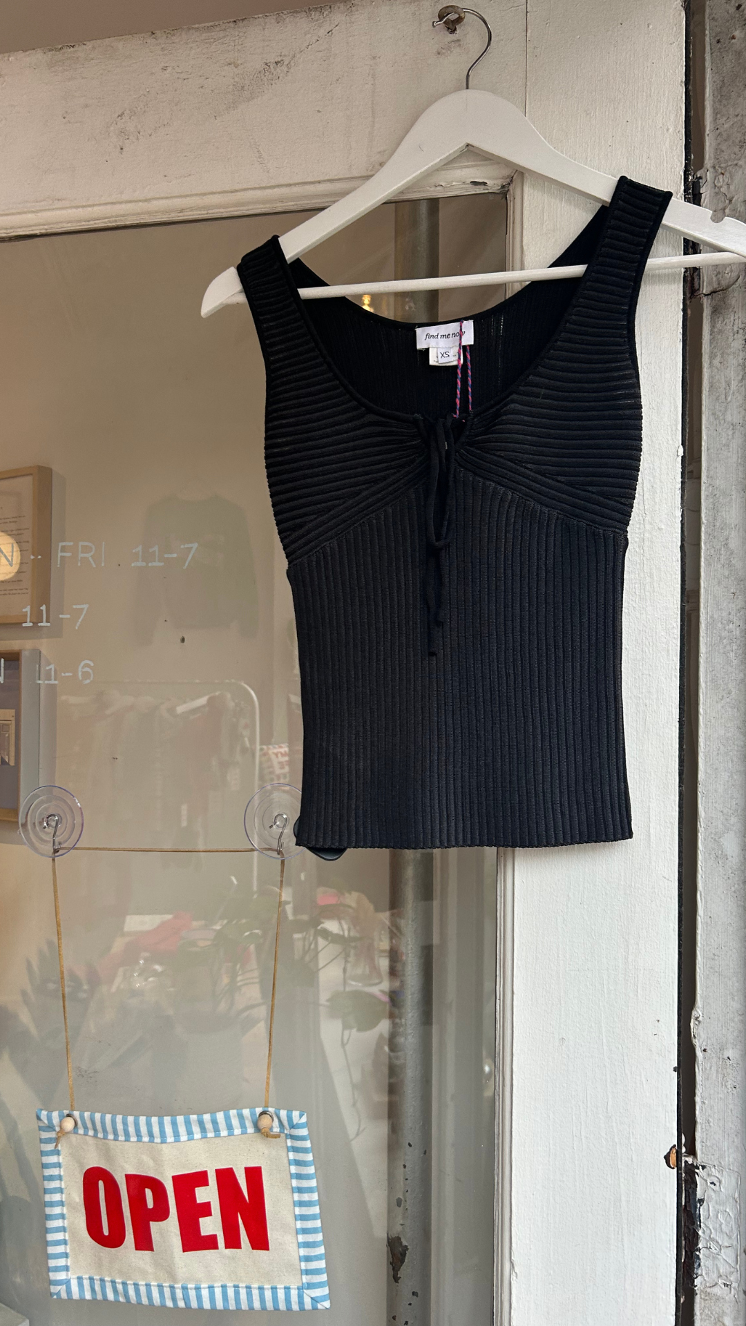 Find me now top, black