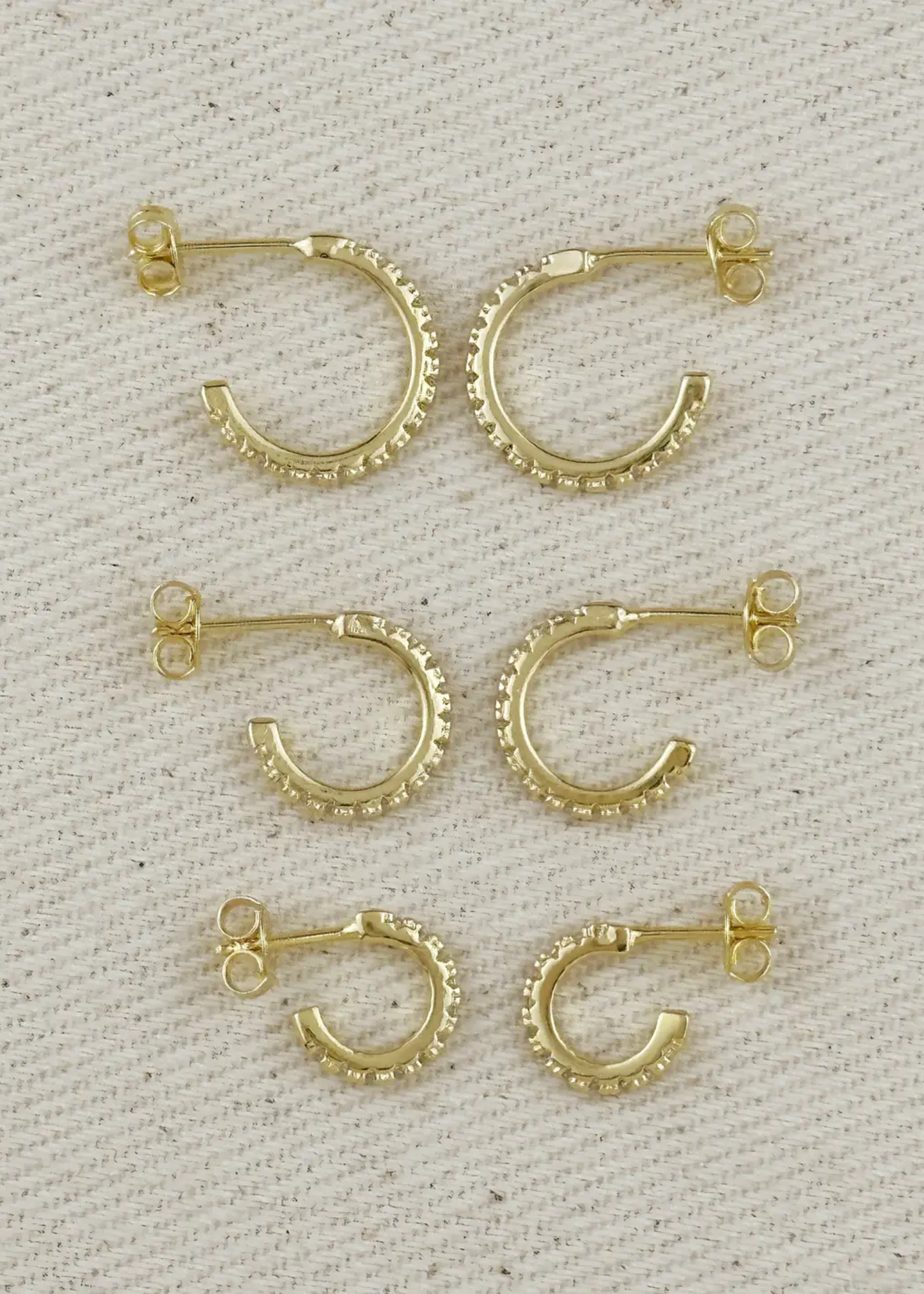 Thin line C hoop earrings