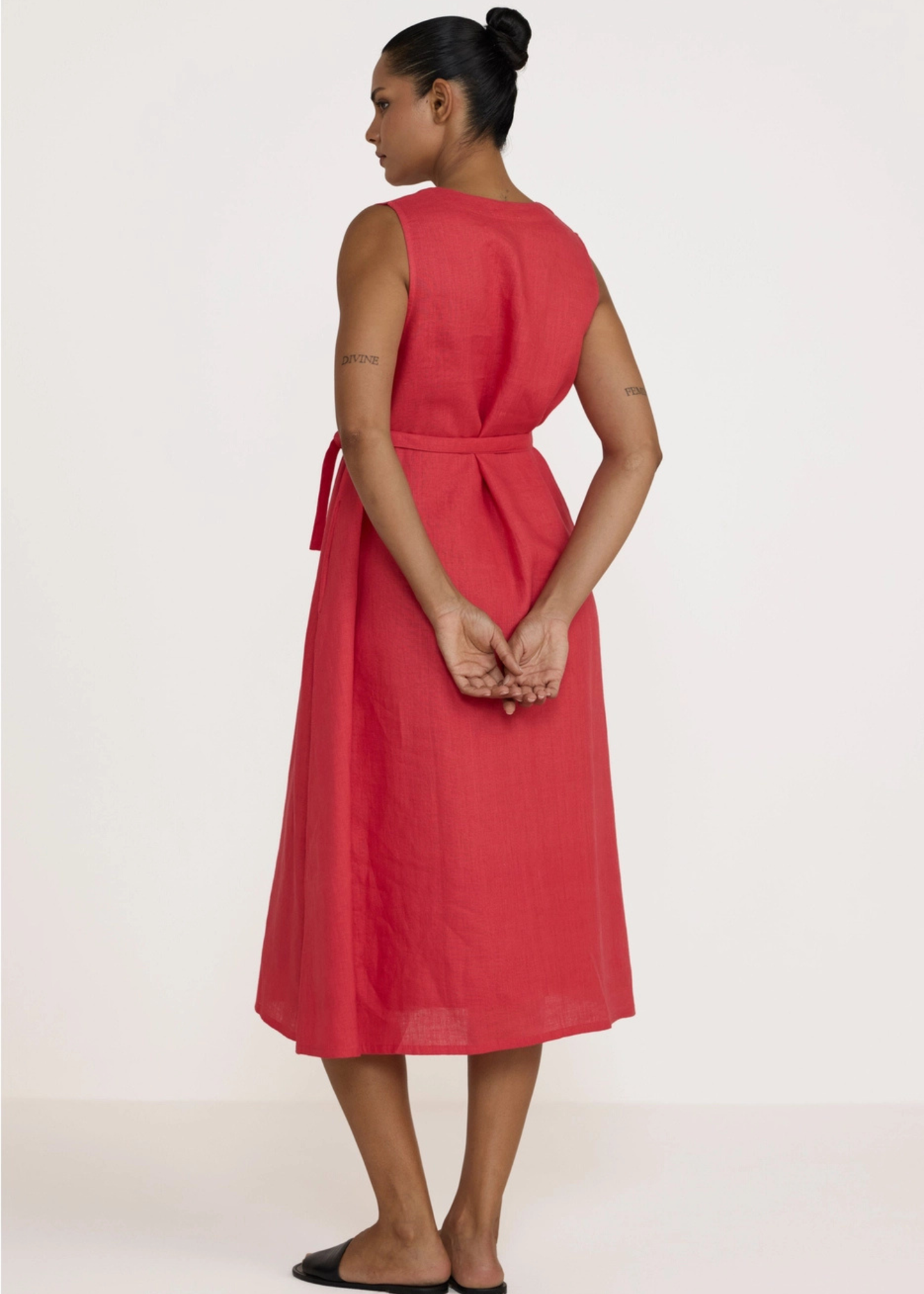 V-neck midi dress, red