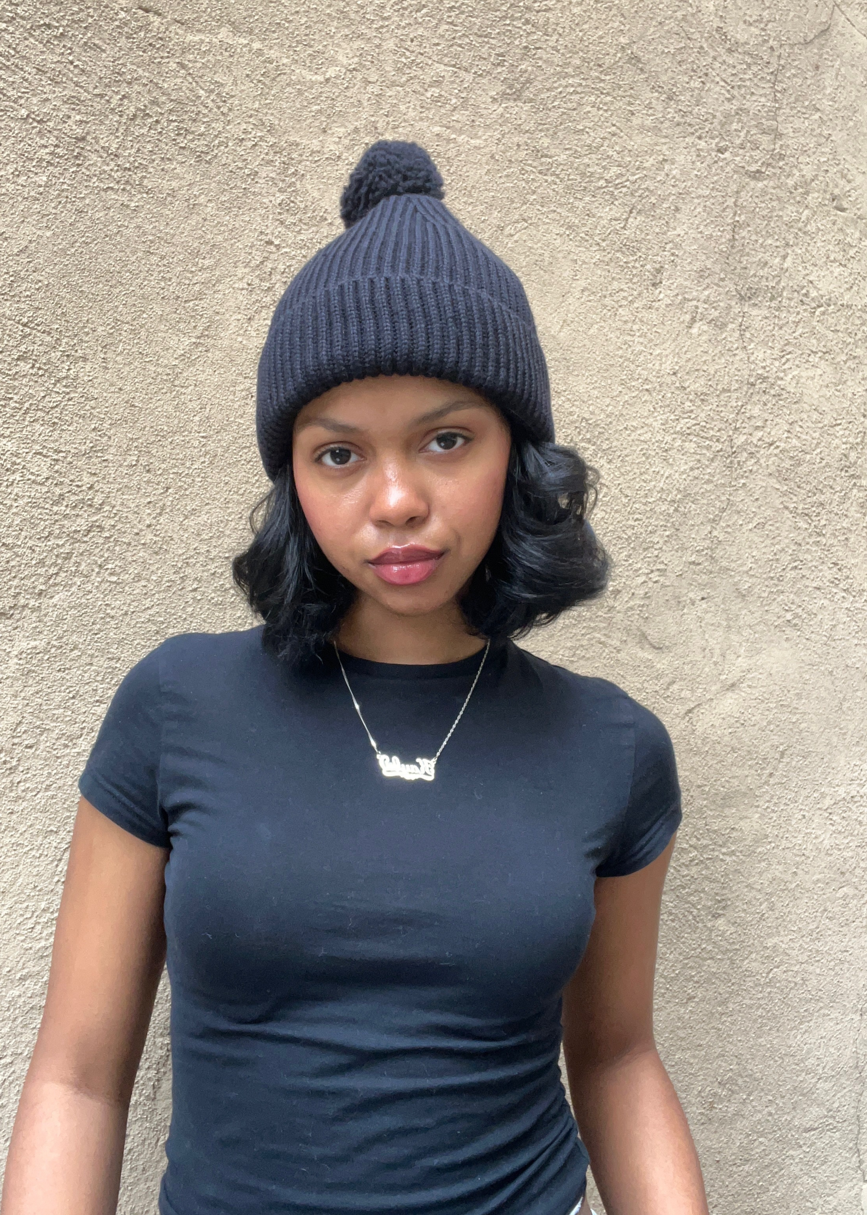 Neve pom pom hat, black