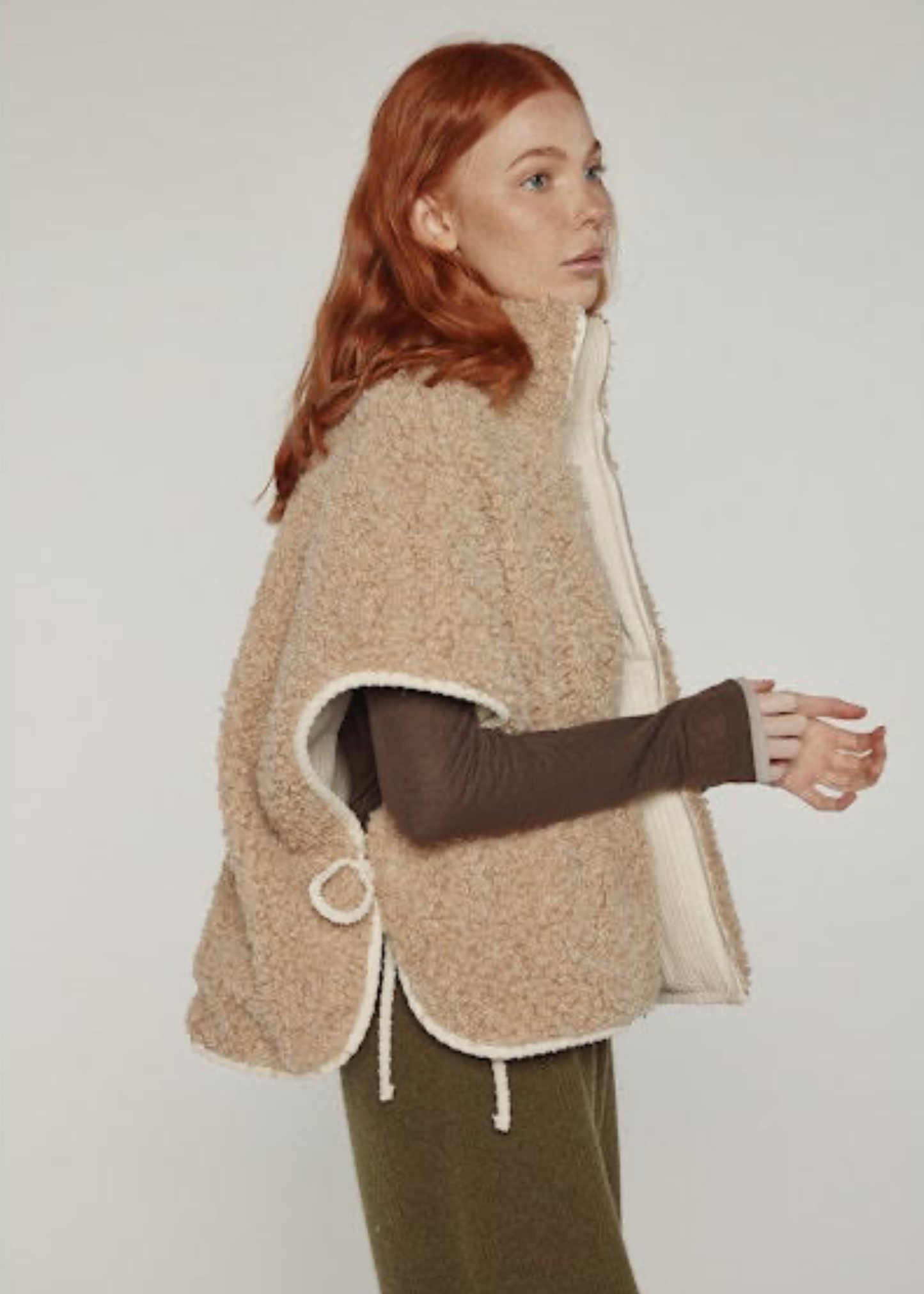 Reversible high-neck vest