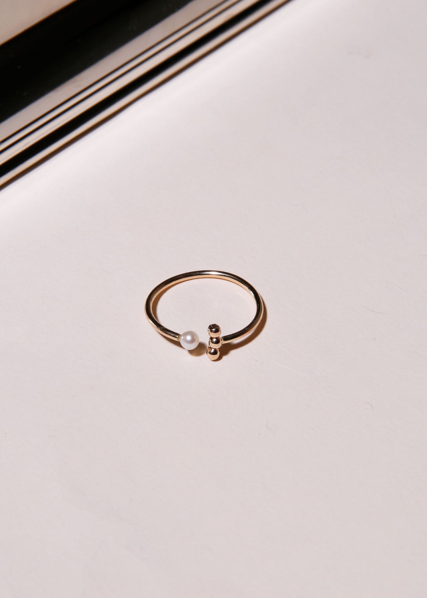 Caesar open pearl ring